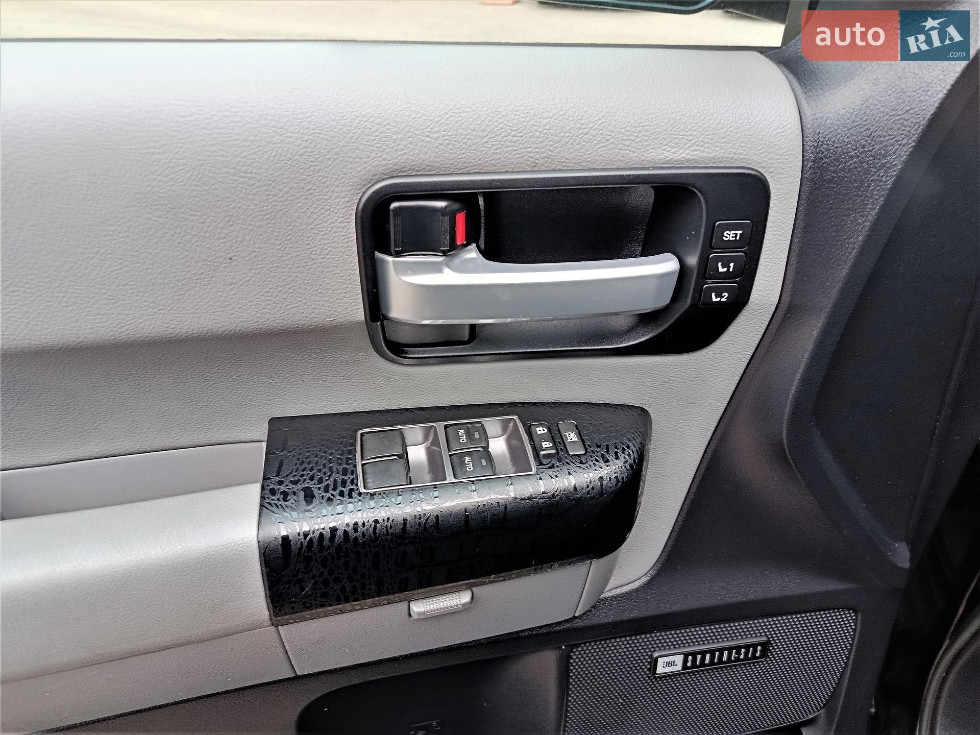 Toyota Sequoia 2018 VIN 5TDJY5G13KS167560 фото оголошення 8 з 60