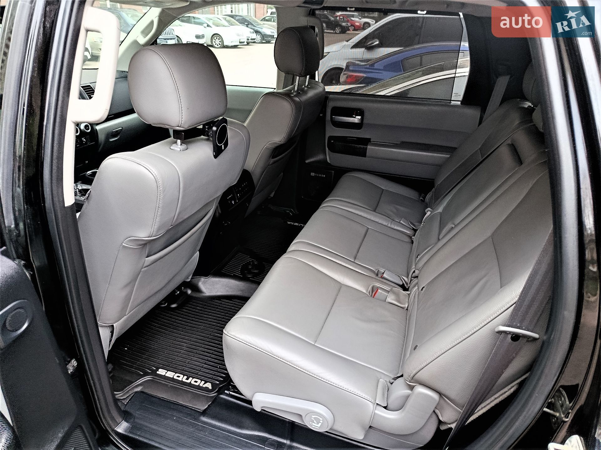 Toyota Sequoia 2018 VIN 5TDJY5G13KS167560 фото оголошення 9 з 60