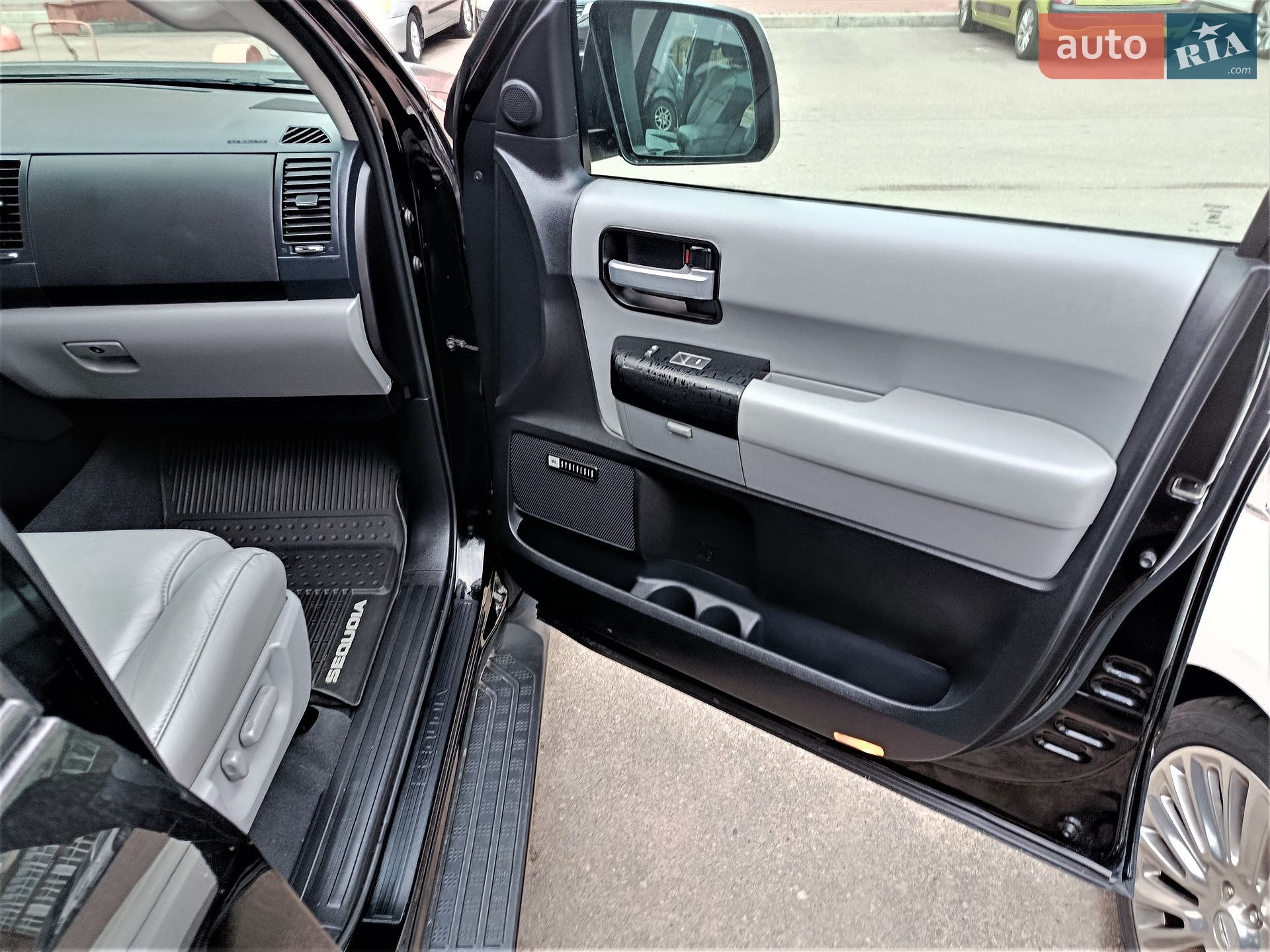 Toyota Sequoia 2018 VIN 5TDJY5G13KS167560 фото оголошення 13 з 60