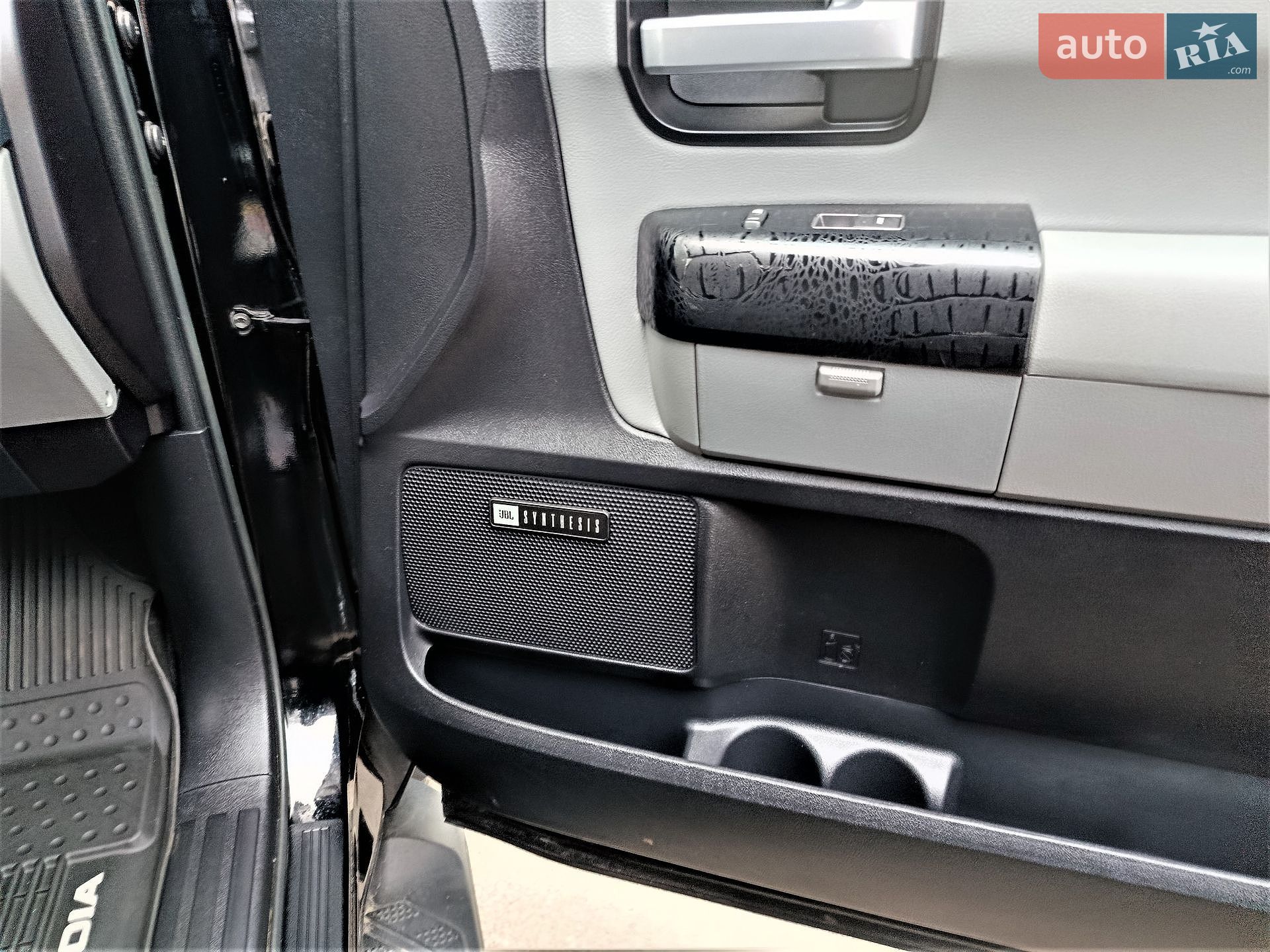 Toyota Sequoia 2018 VIN 5TDJY5G13KS167560 фото оголошення 14 з 60