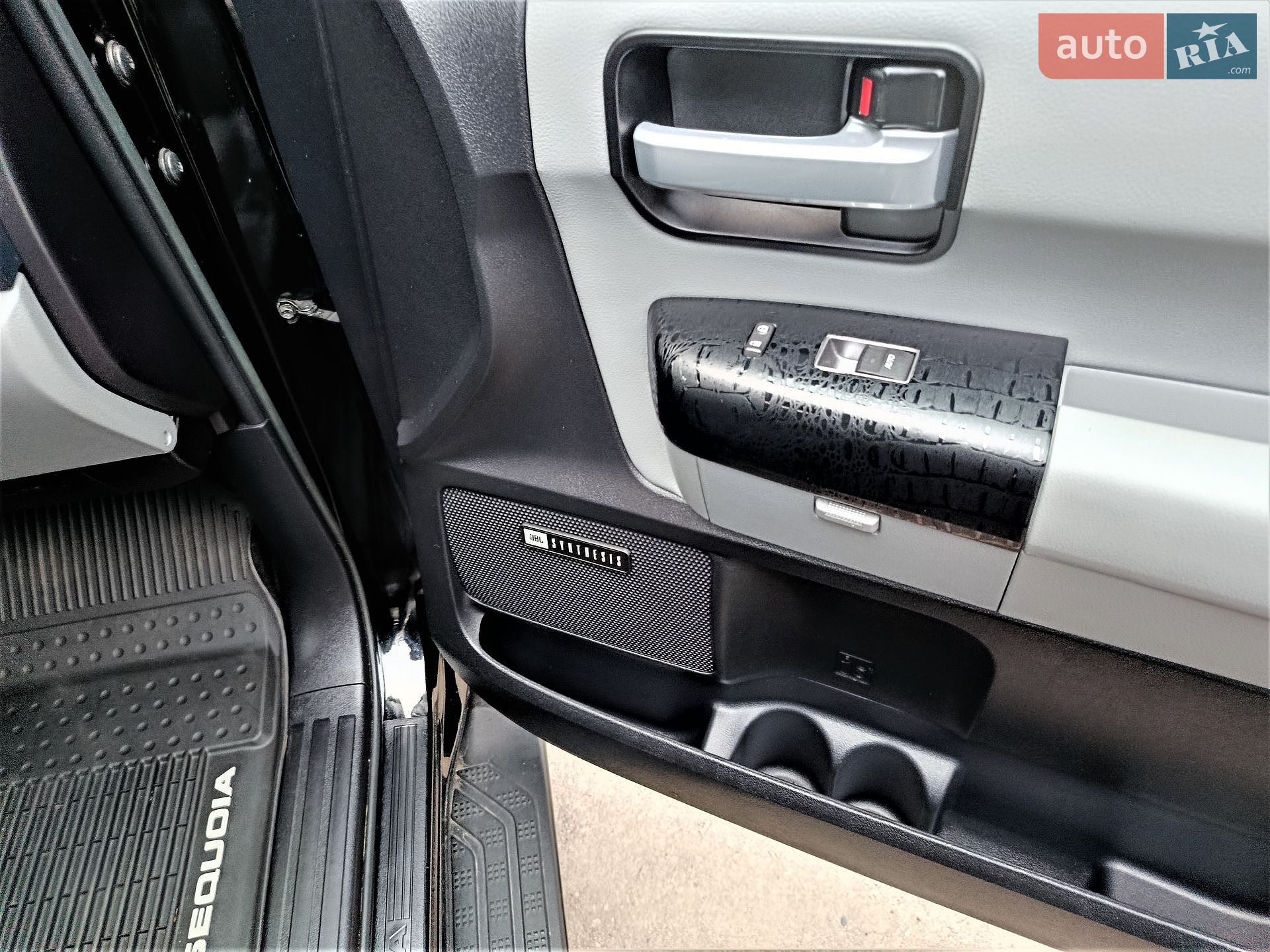 Toyota Sequoia 2018 VIN 5TDJY5G13KS167560 фото оголошення 15 з 60