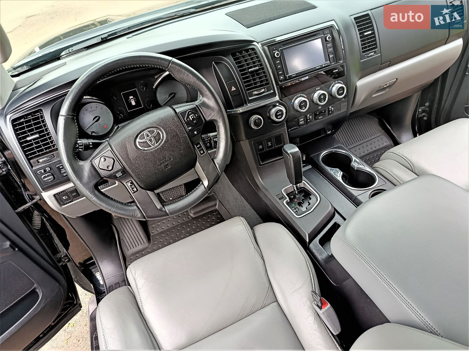 Toyota Sequoia 2018 VIN 5TDJY5G13KS167560 фото оголошення 38 з 60