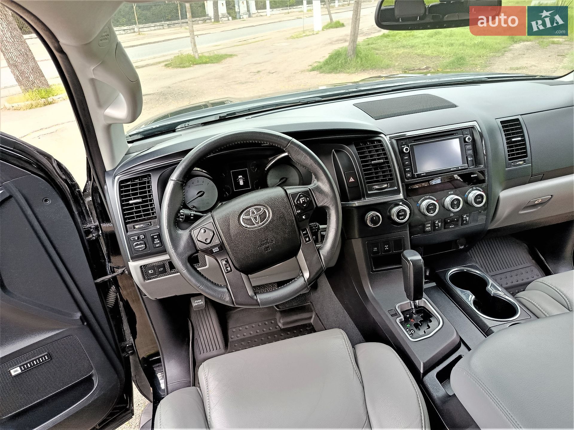 Toyota Sequoia 2018 VIN 5TDJY5G13KS167560 фото оголошення 39 з 60