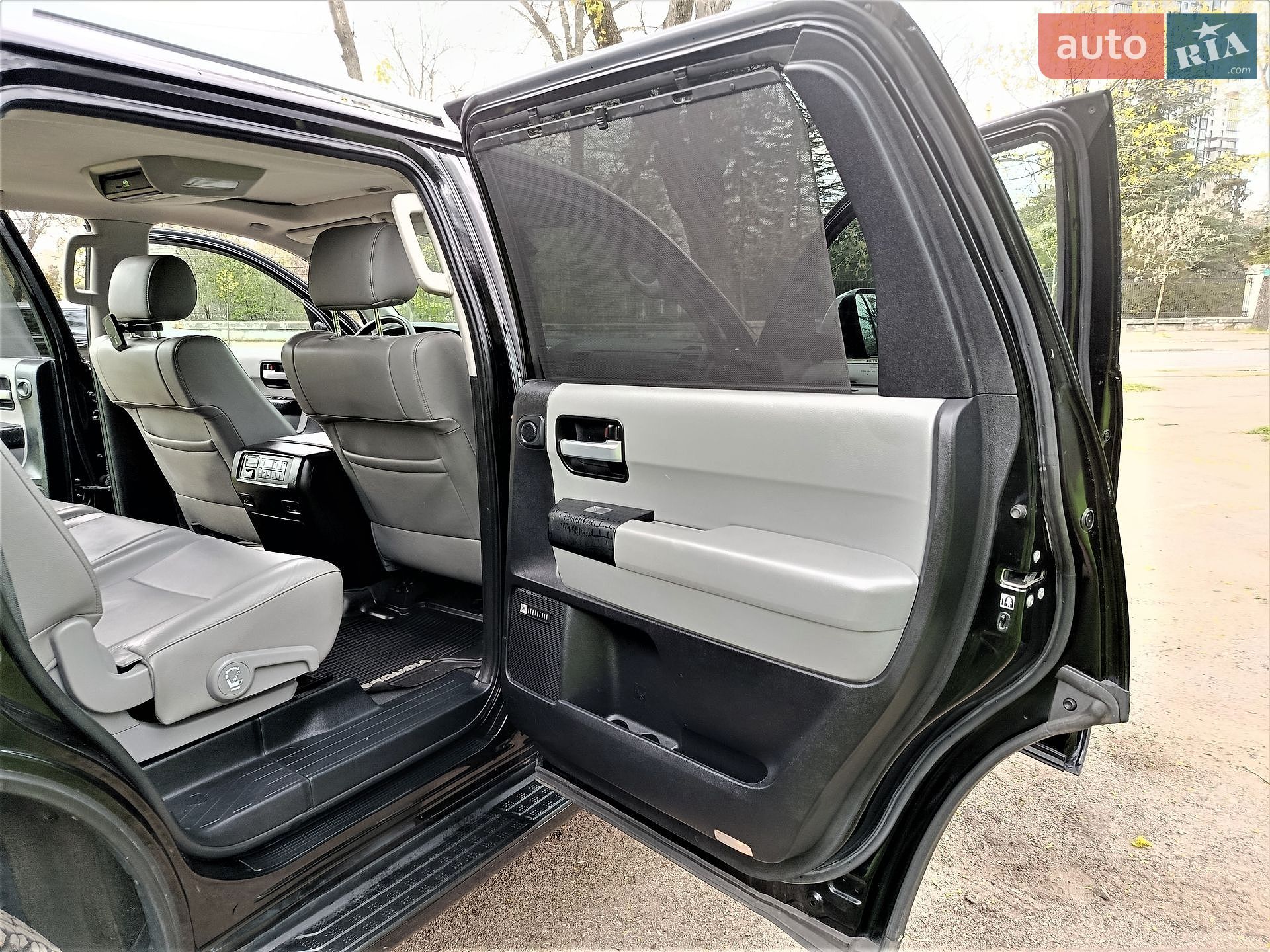 Toyota Sequoia 2018 VIN 5TDJY5G13KS167560 фото оголошення 41 з 60