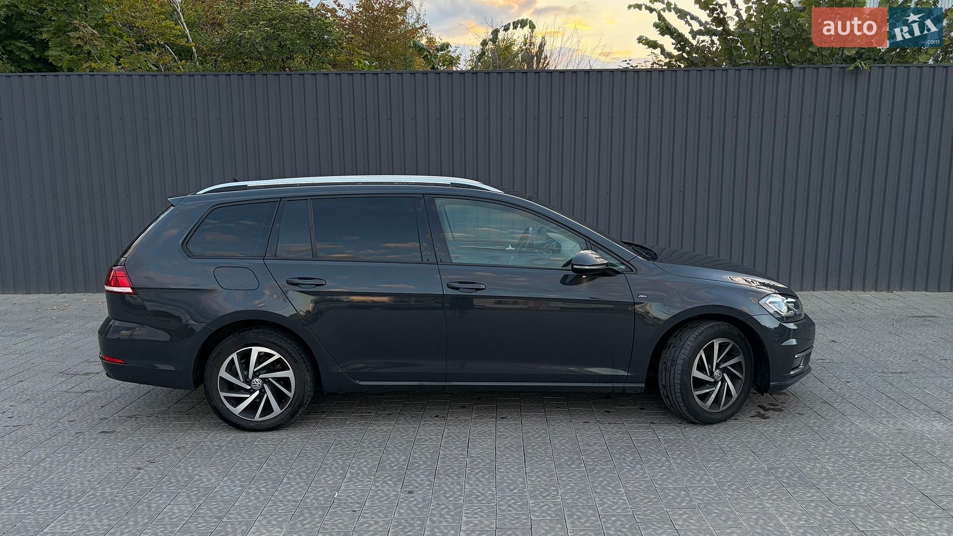 Volkswagen Golf 2018 VIN WVWZZZAUZKP522090 фото оголошення 2 з 28