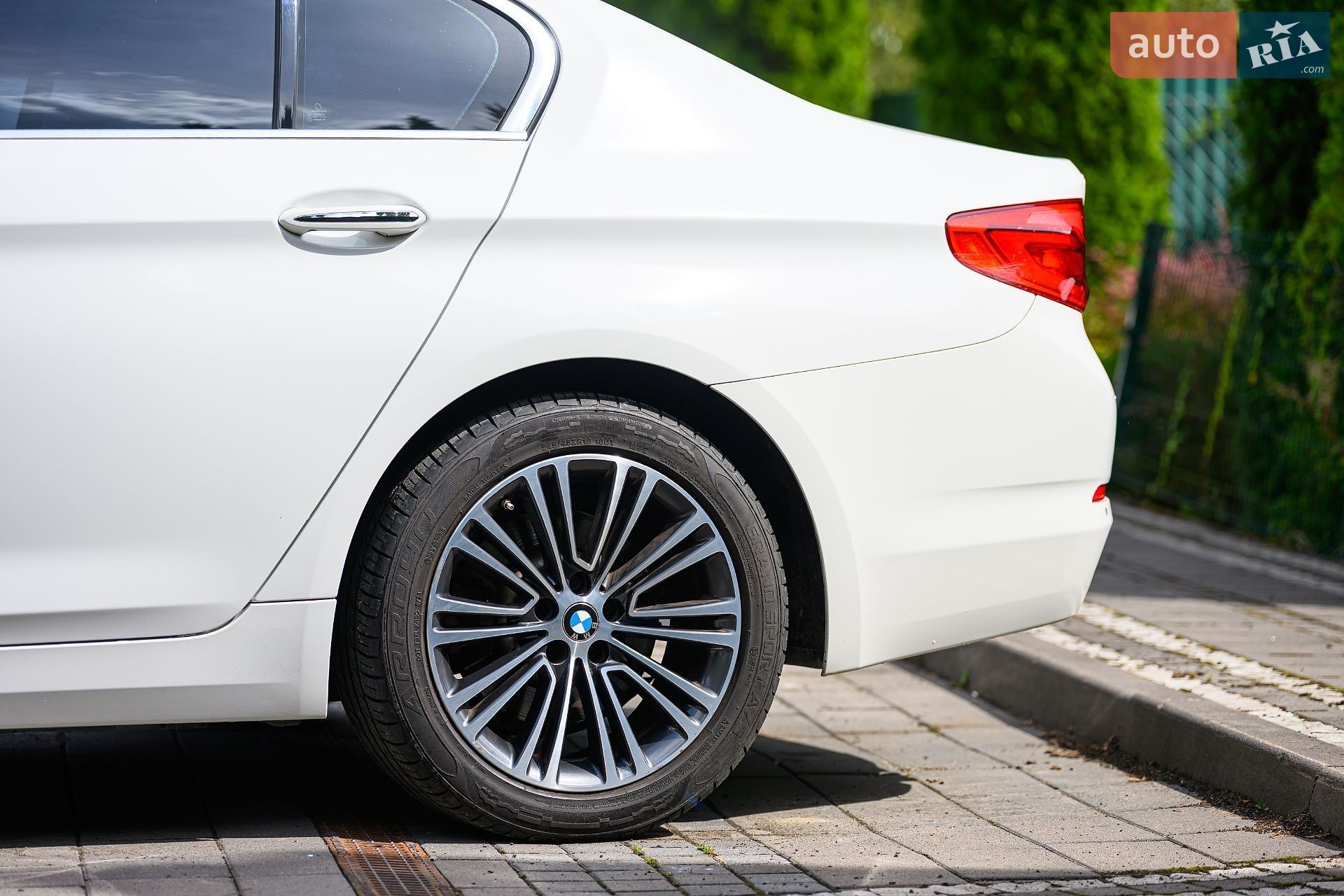 BMW 5 Series 2017 VIN WBAJA5C36HG895028 фото оголошення 29 з 65