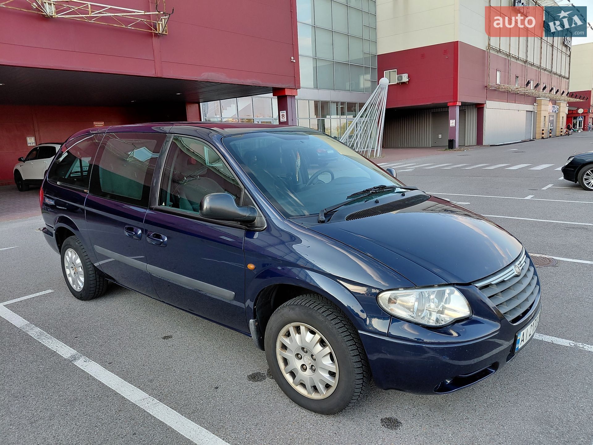 Chrysler Grand Voyager 2005 VIN 1A8GYB5536Y112687 фото оголошення 2 з 13