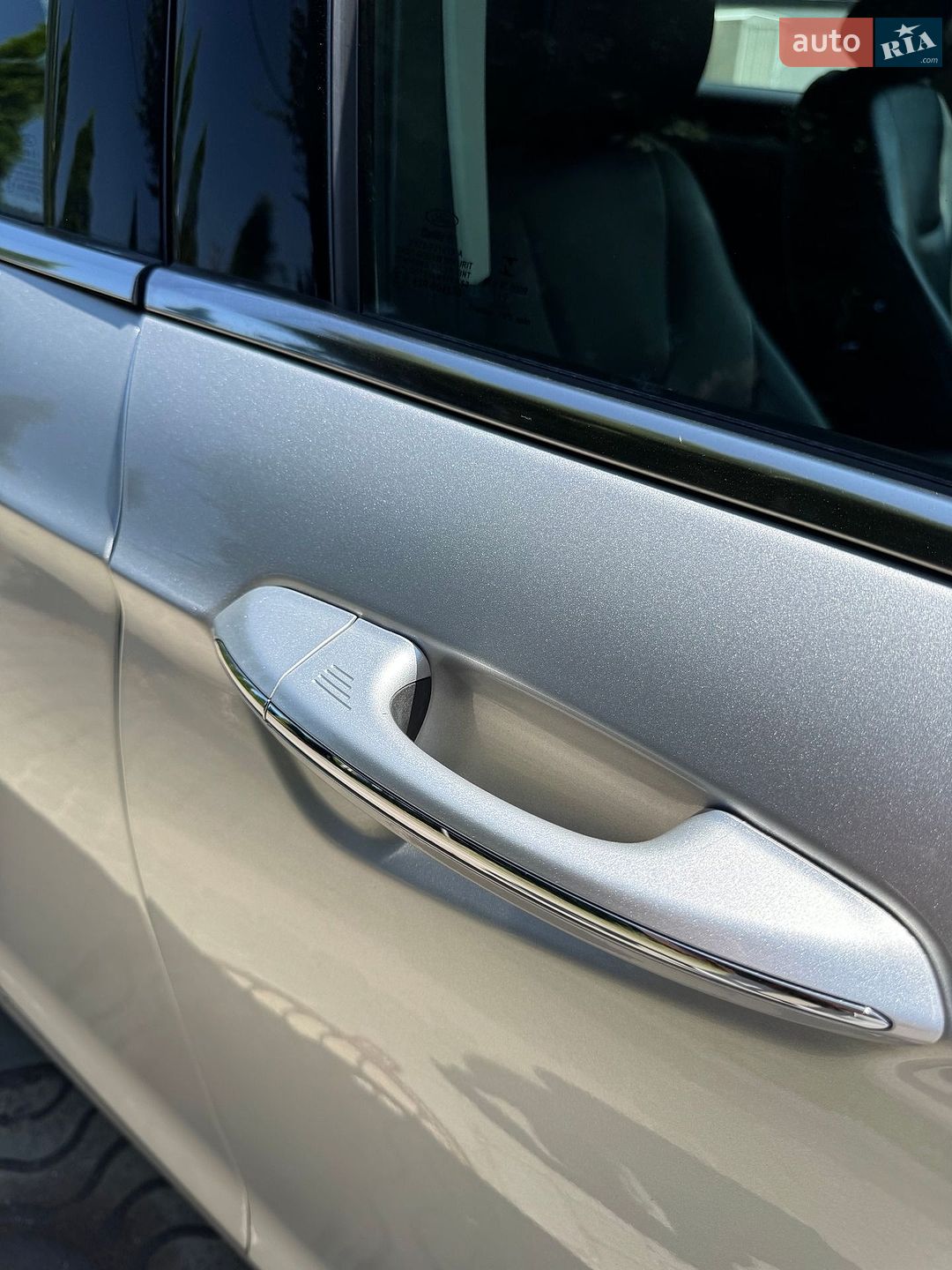Ford Fusion 2019 VIN 3FA6P0RU0KR273928 фото оголошення 12 з 41