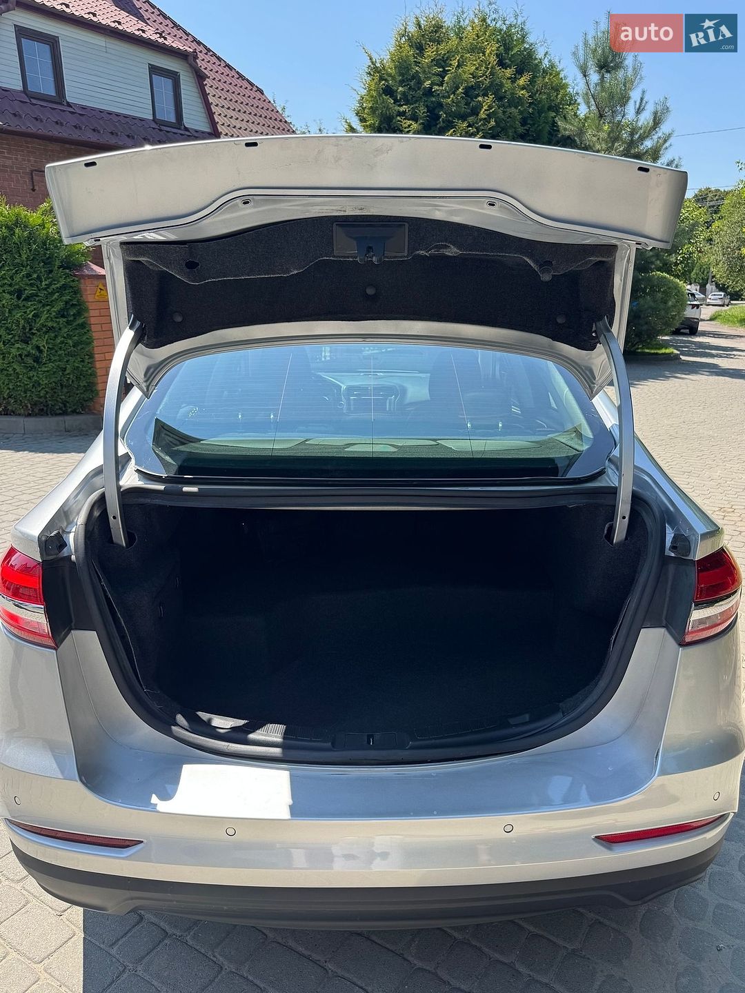 Ford Fusion 2019 VIN 3FA6P0RU0KR273928 фото оголошення 16 з 41