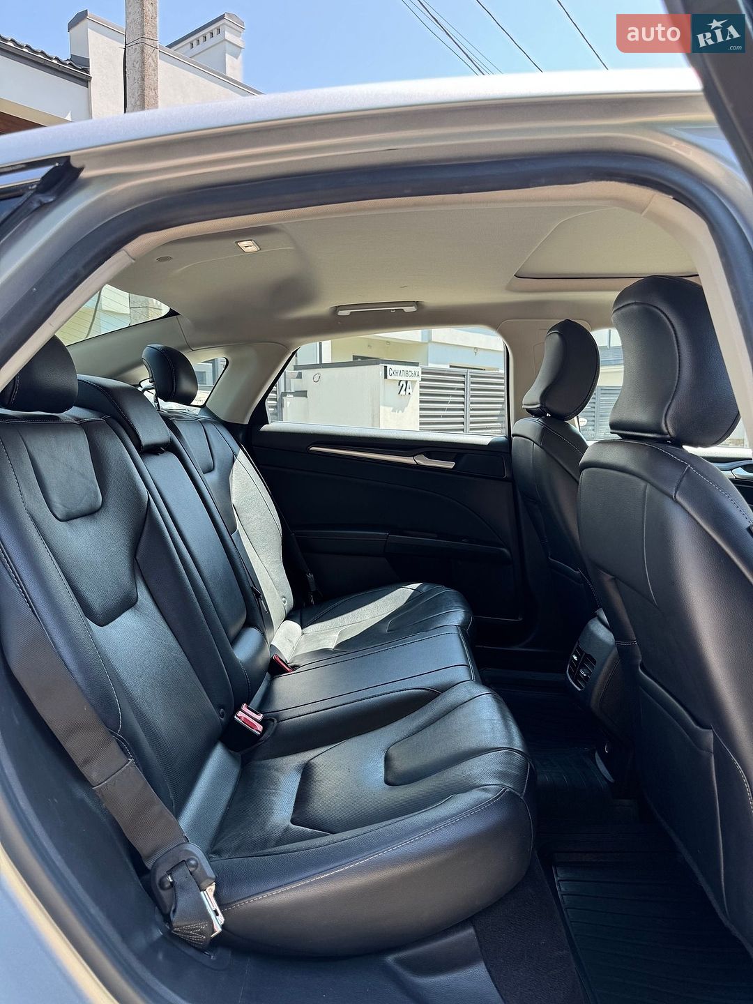 Ford Fusion 2019 VIN 3FA6P0RU0KR273928 фото оголошення 26 з 41