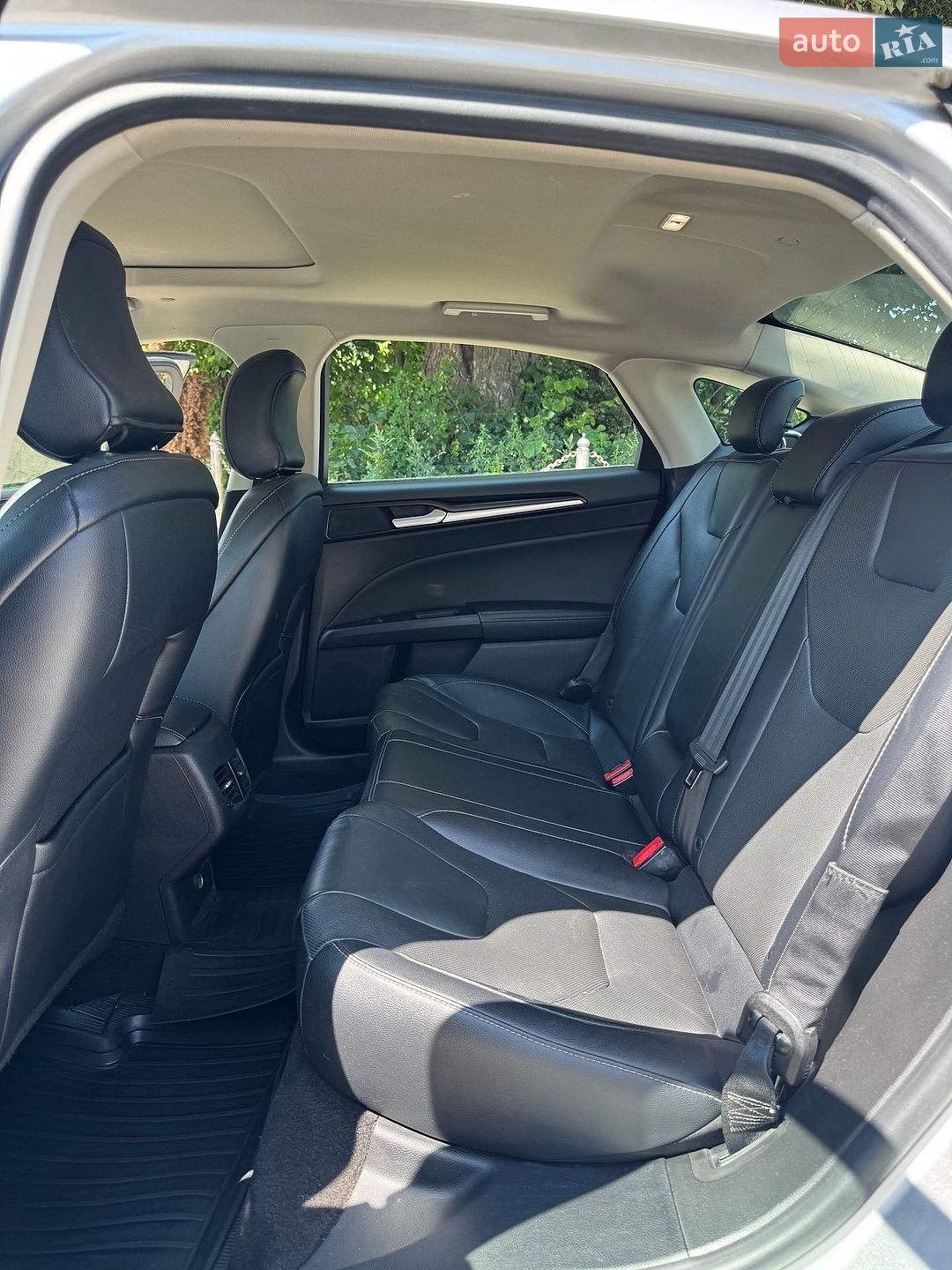 Ford Fusion 2019 VIN 3FA6P0RU0KR273928 фото оголошення 27 з 41