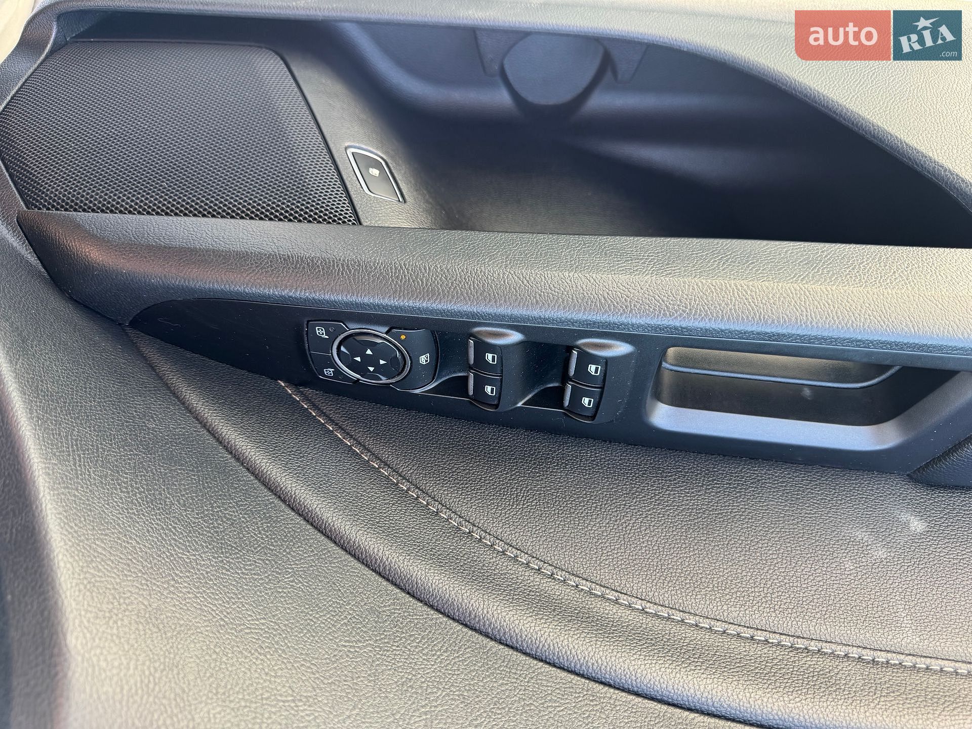 Ford Fusion 2019 VIN 3FA6P0RU0KR273928 фото оголошення 37 з 41