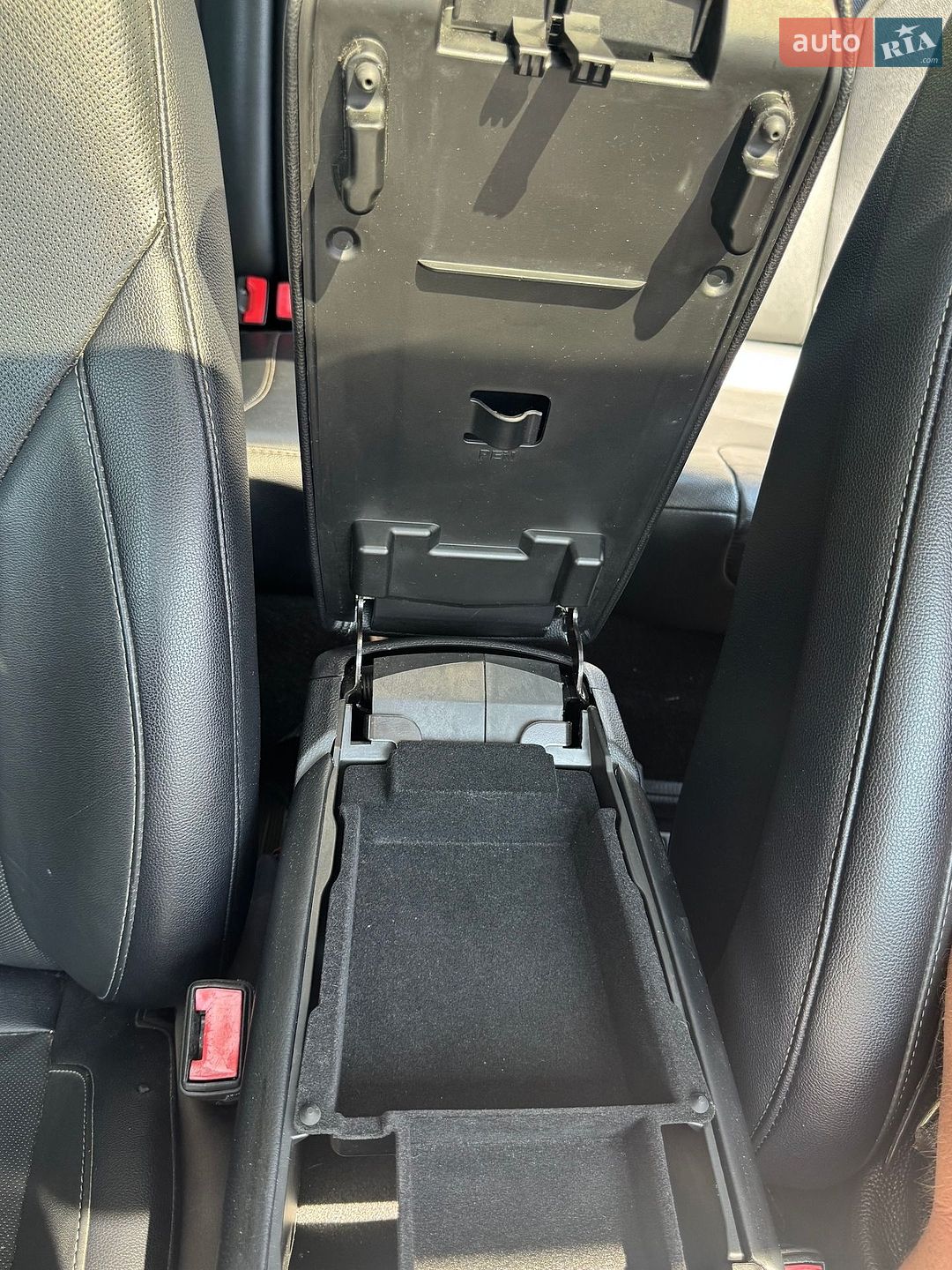 Ford Fusion 2019 VIN 3FA6P0RU0KR273928 фото оголошення 38 з 41