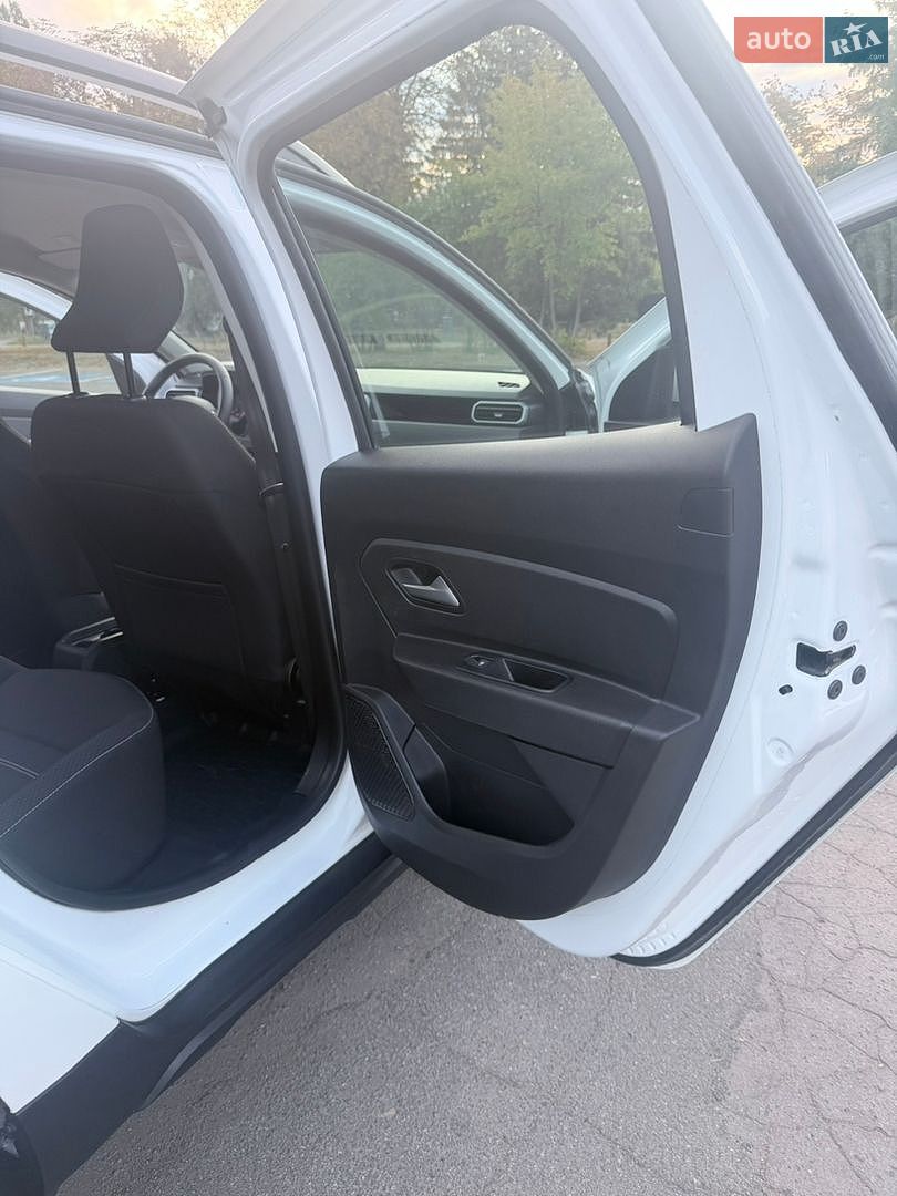 Renault Duster 2023 VIN VF1HJD40X70640372 фото оголошення 17 з 36