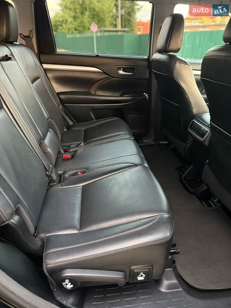Toyota Highlander 2017 VIN 5TDJGRFH1HS030750 фото оголошення 12 з 55