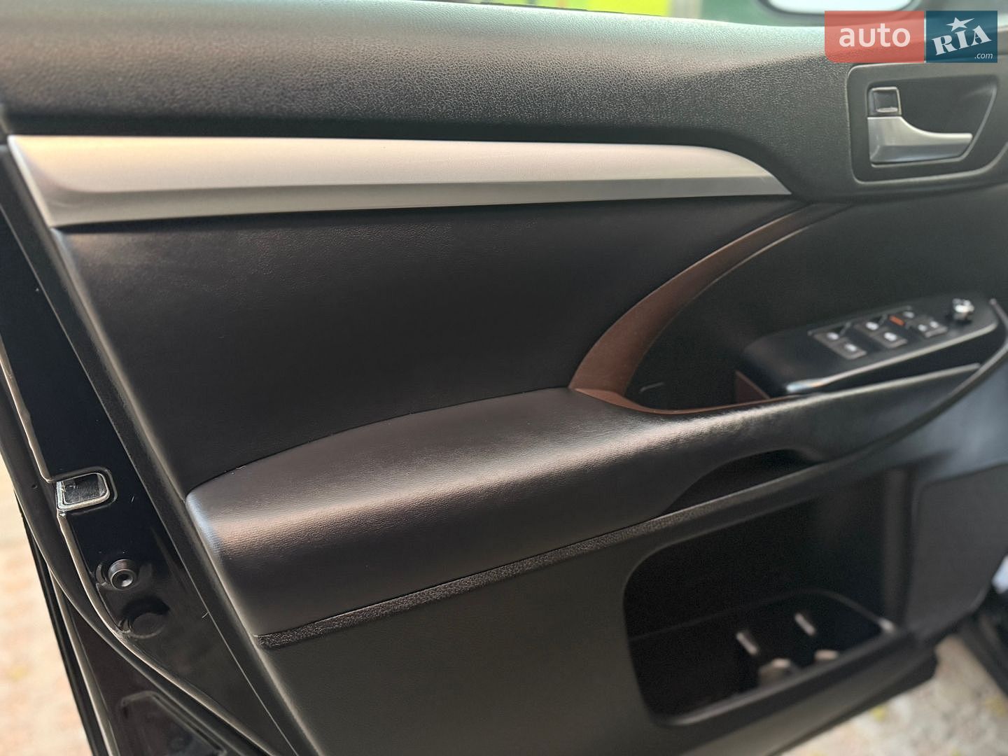 Toyota Highlander 2017 VIN 5TDJGRFH1HS030750 фото оголошення 21 з 55