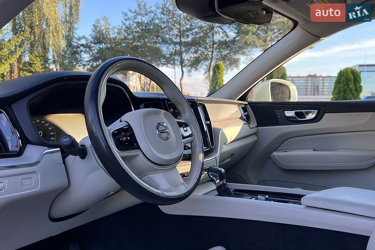 Volvo XC60 2017 VIN YV4102RL7J1036659 фото оголошення 10 з 25