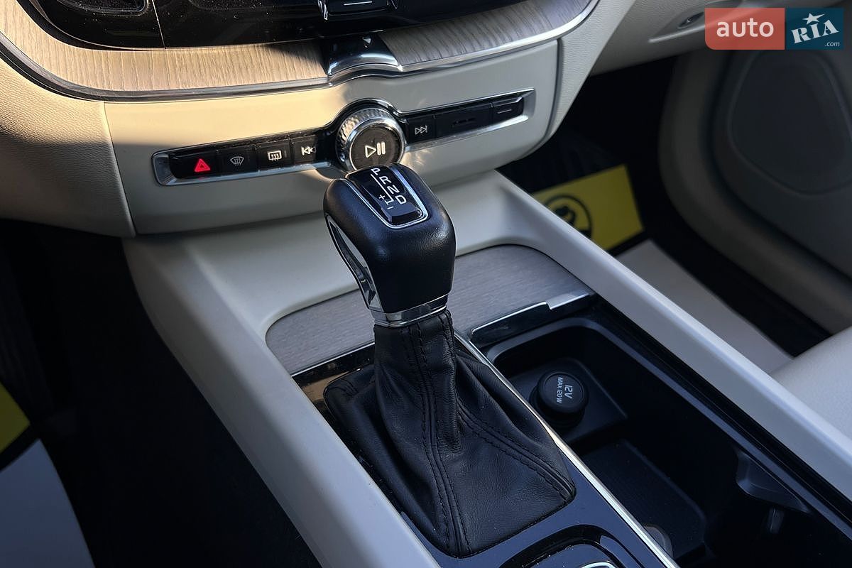 Volvo XC60 2017 VIN YV4102RL7J1036659 фото оголошення 17 з 25