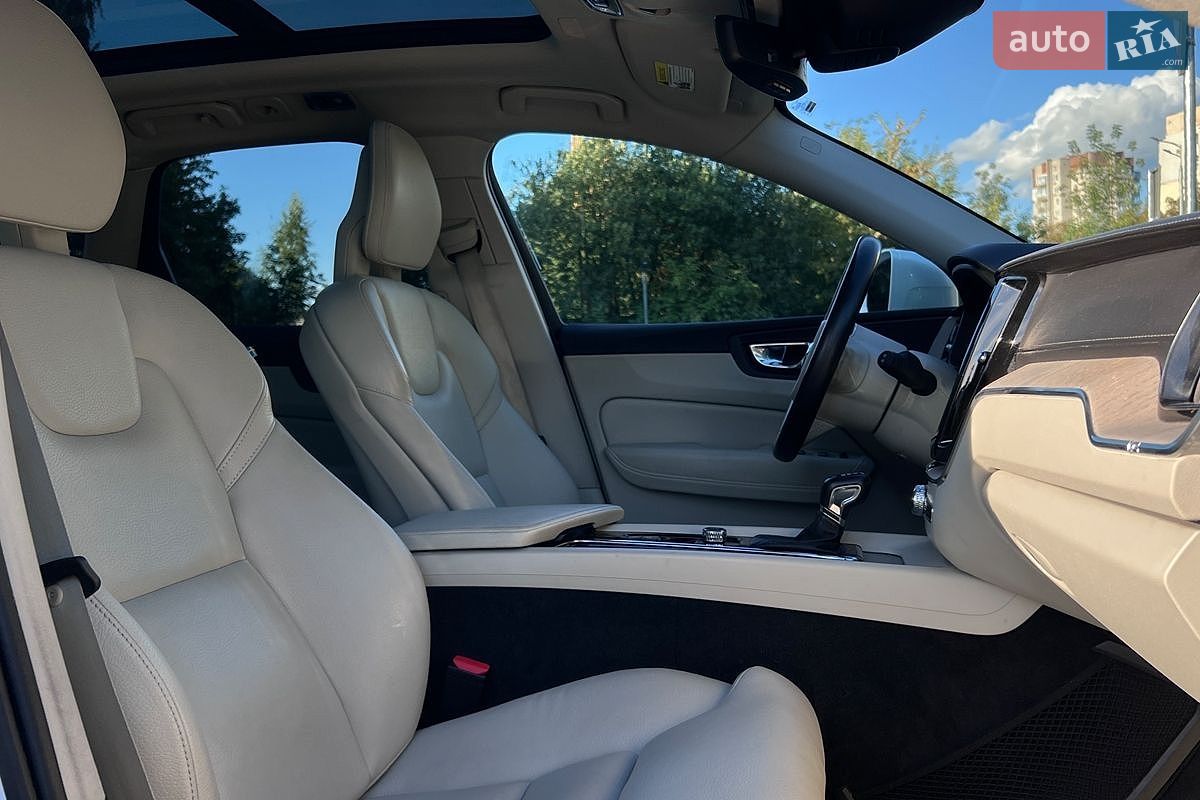 Volvo XC60 2017 VIN YV4102RL7J1036659 фото оголошення 19 з 25
