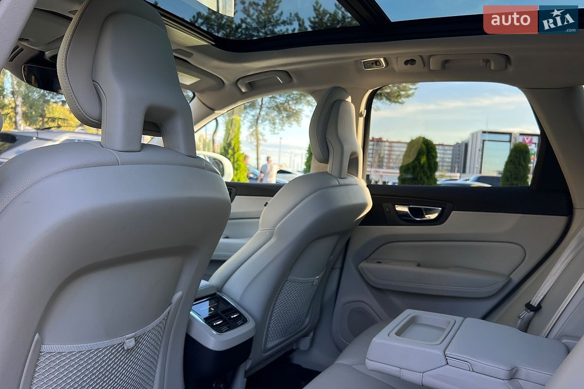 Volvo XC60 2017 VIN YV4102RL7J1036659 фото оголошення 23 з 25