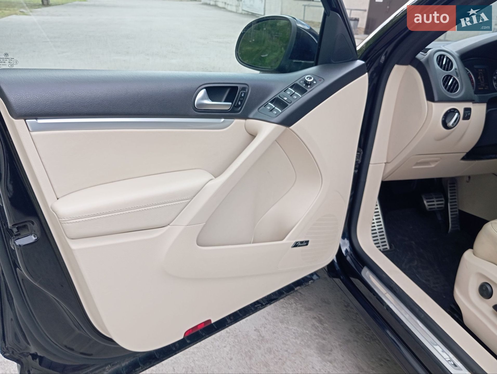 Volkswagen Tiguan 2014 VIN WVGAV7AX4FW009831 фото оголошення 12 з 22