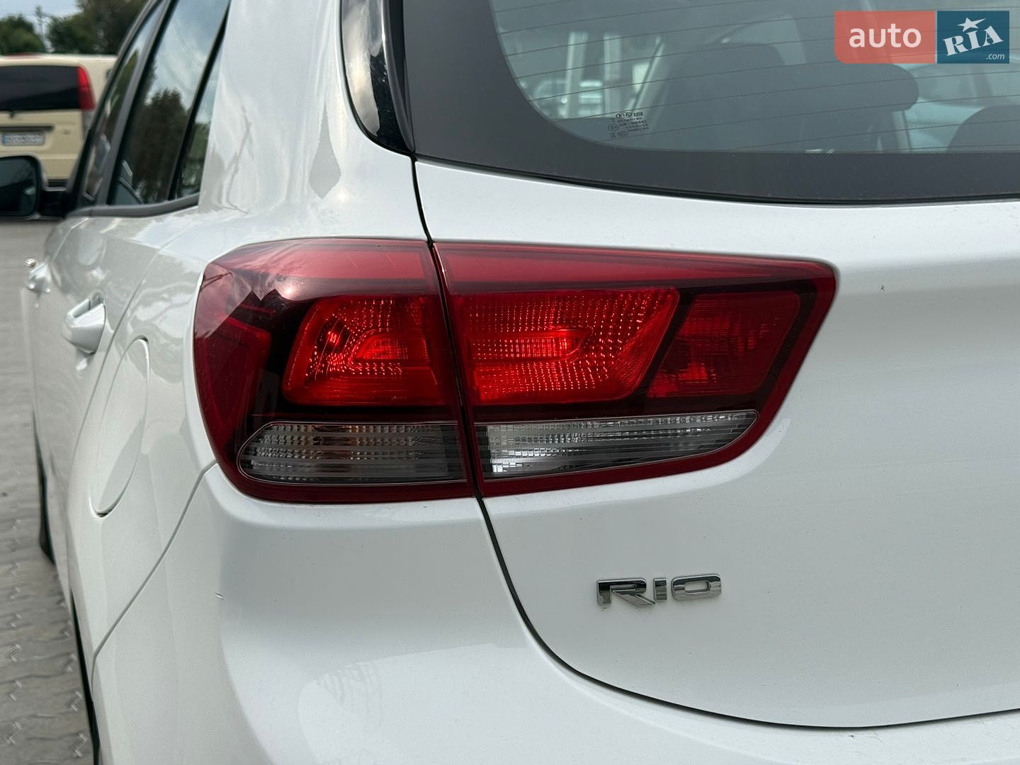 Kia Rio 2018 VIN KNADC512AK6221619 фото оголошення 7 з 23