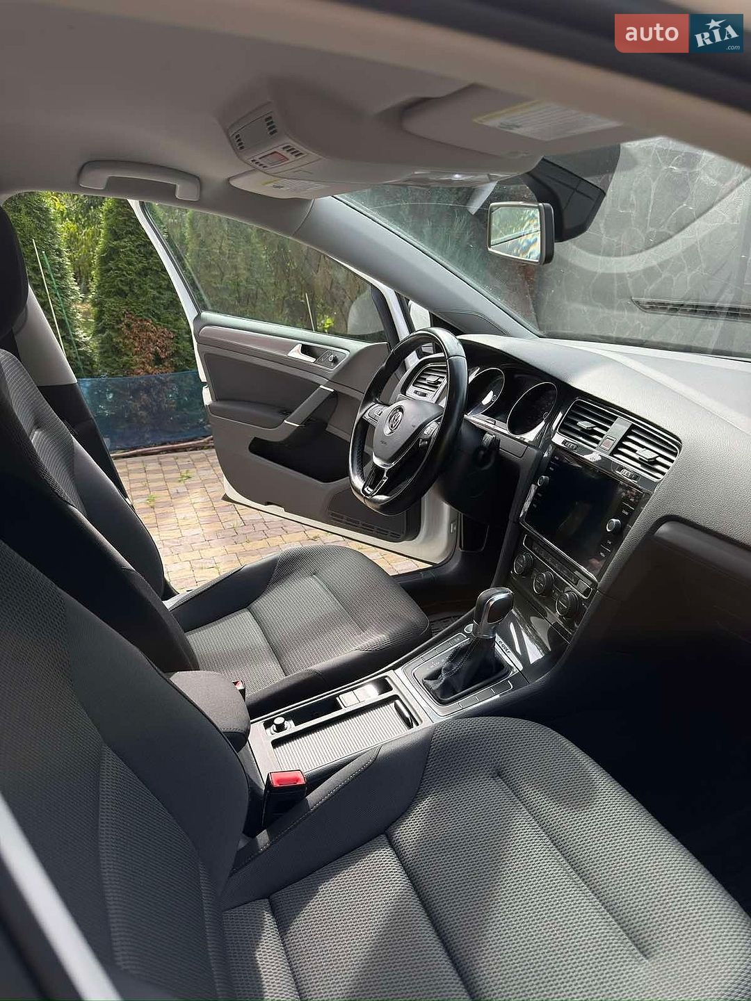 Volkswagen e-Golf 2017 VIN WVWKR7AUXHW950626 фото оголошення 26 з 32