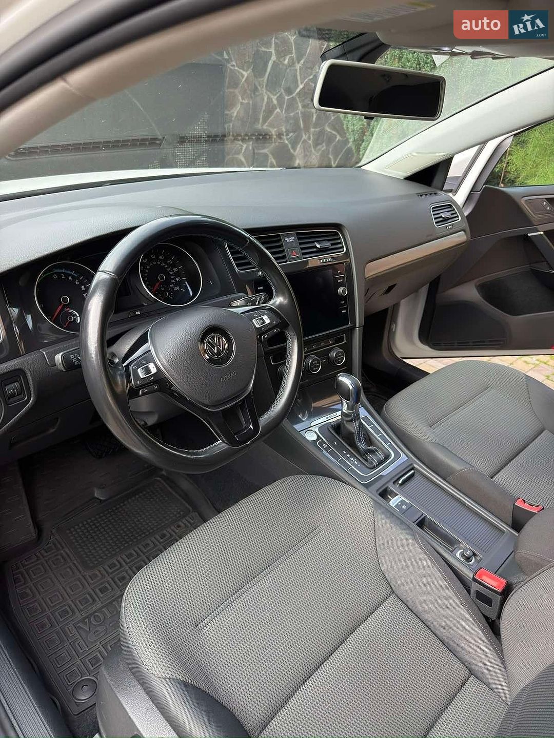 Volkswagen e-Golf 2017 VIN WVWKR7AUXHW950626 фото оголошення 27 з 32