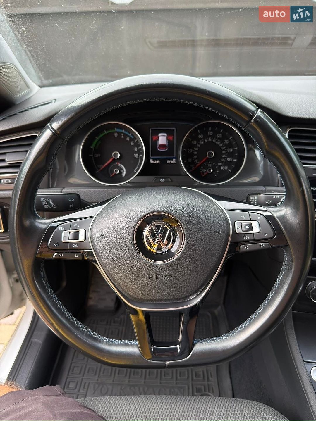 Volkswagen e-Golf 2017 VIN WVWKR7AUXHW950626 фото оголошення 28 з 32