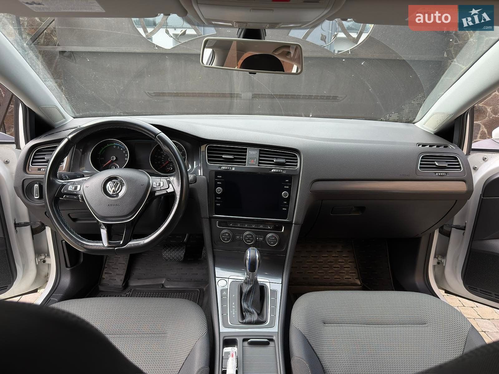 Volkswagen e-Golf 2017 VIN WVWKR7AUXHW950626 фото оголошення 29 з 32