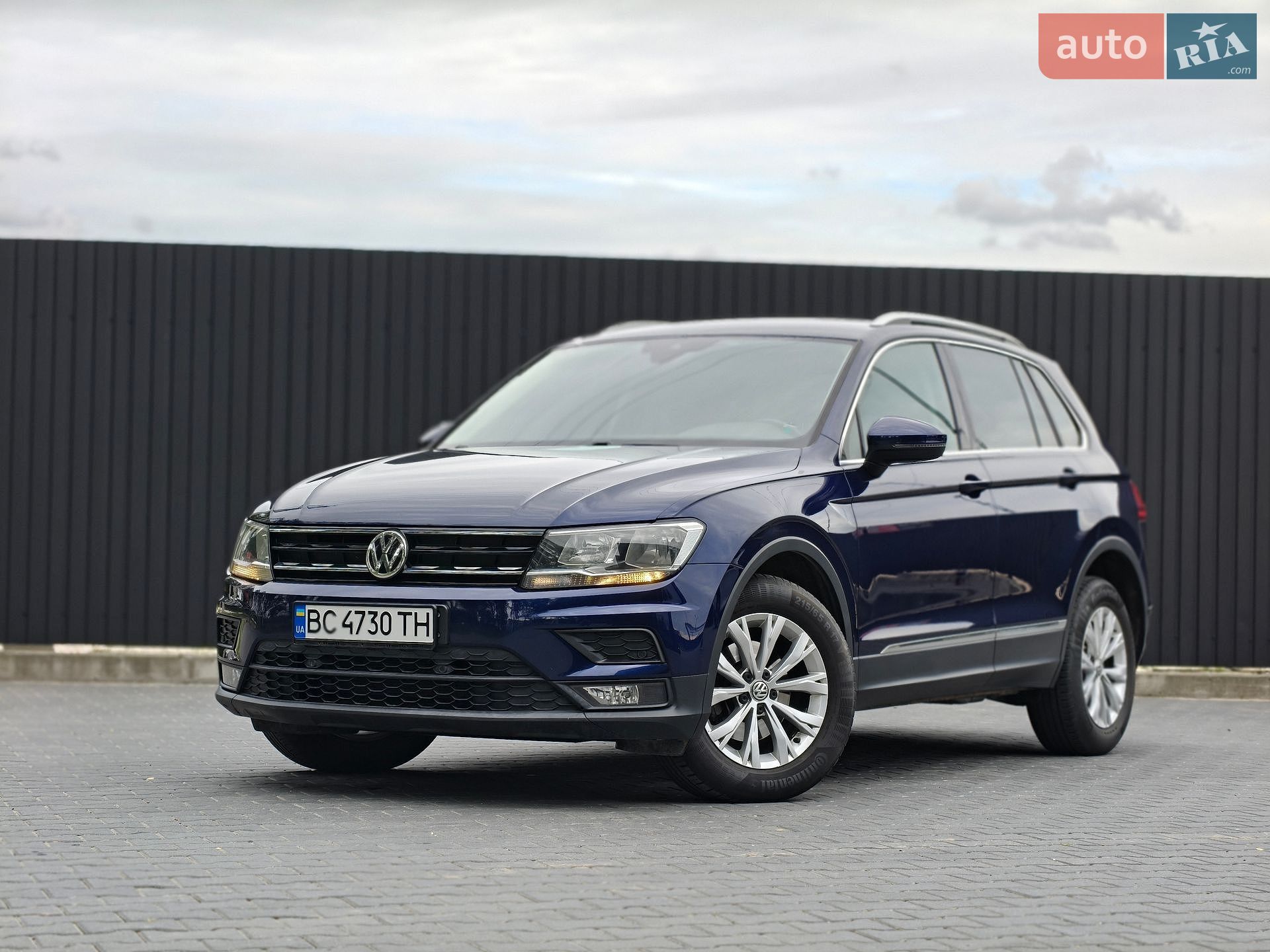Volkswagen Tiguan 2019 VIN WVGZZZ5NZKW365999 фото оголошення 2 з 12