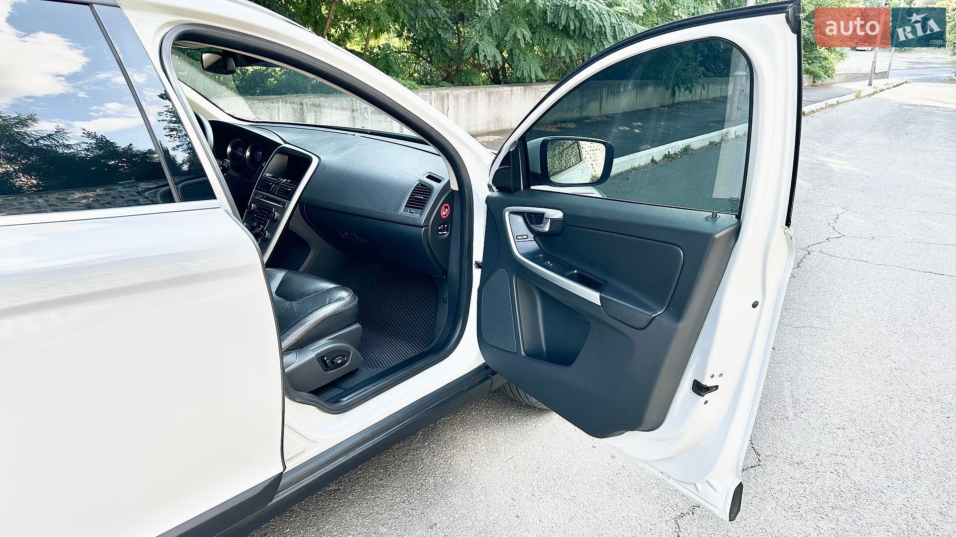 Volvo XC60 2012 VIN YV1DZ8756C4322837 фото оголошення 32 з 60