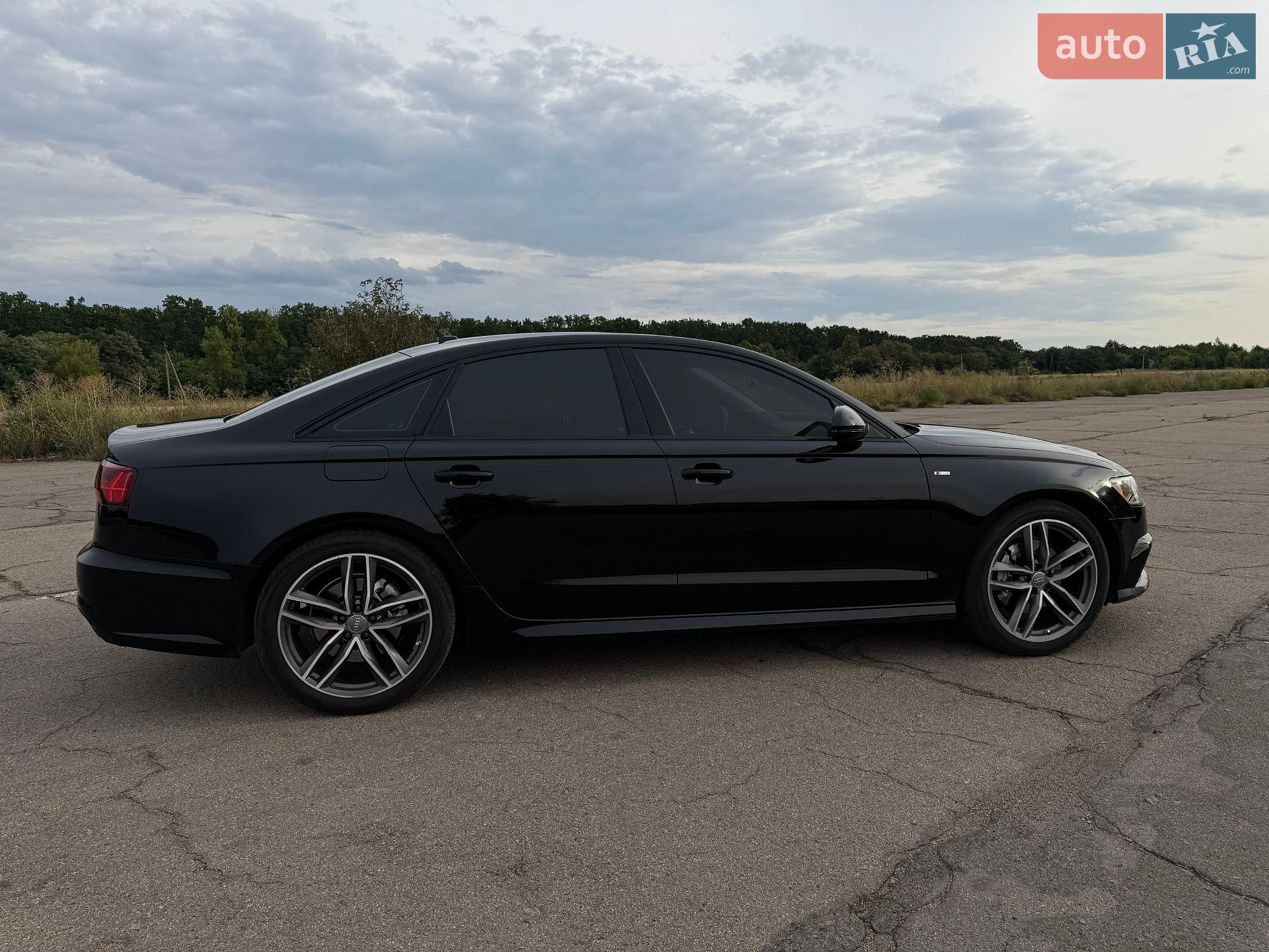 Audi A6 2015 VIN WAUHMAFC7GN018245 фото оголошення 10 з 14