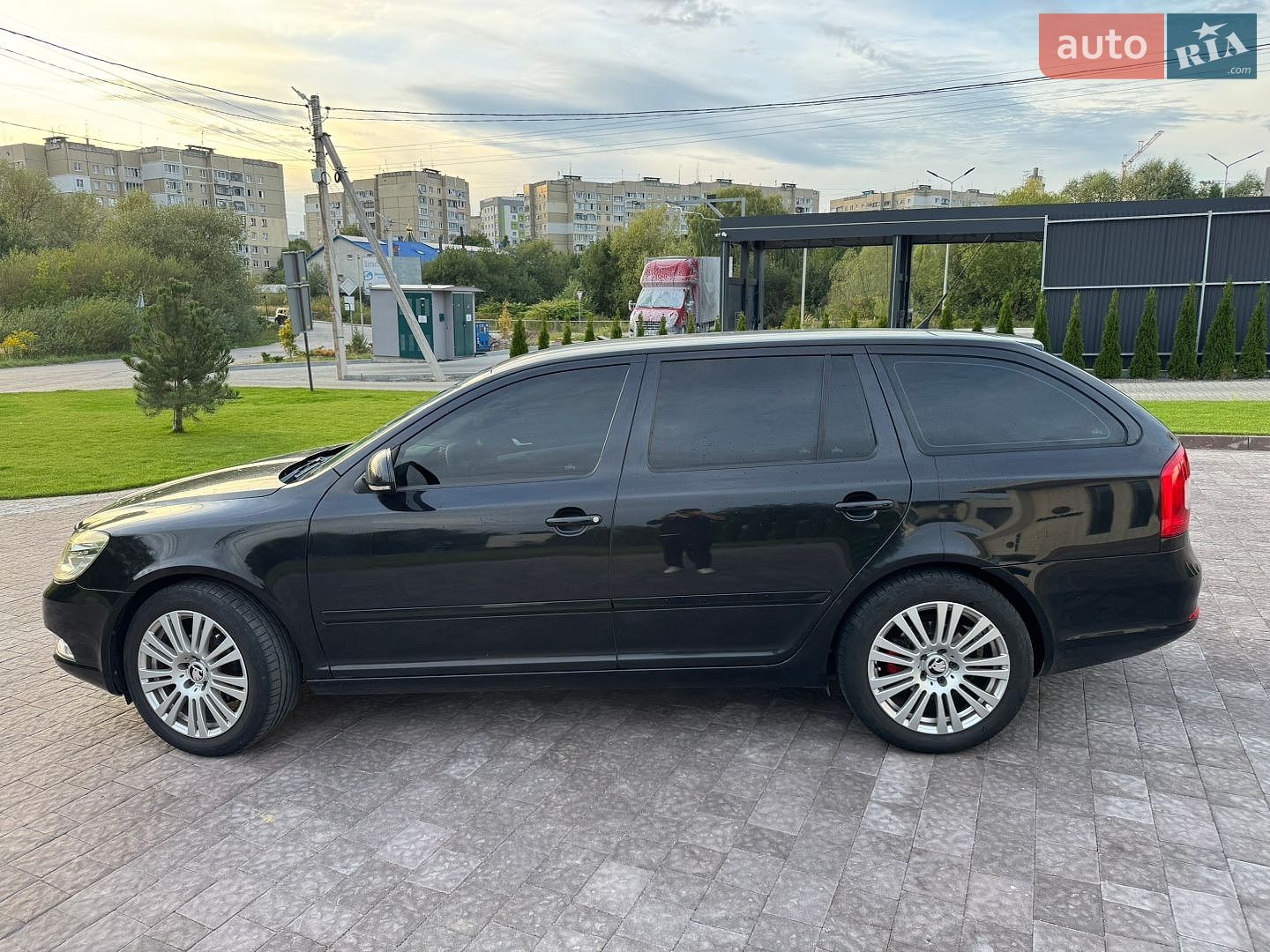 Skoda Octavia 2010 VIN TMBHJ61Z1B2064782 фото оголошення 7 з 37