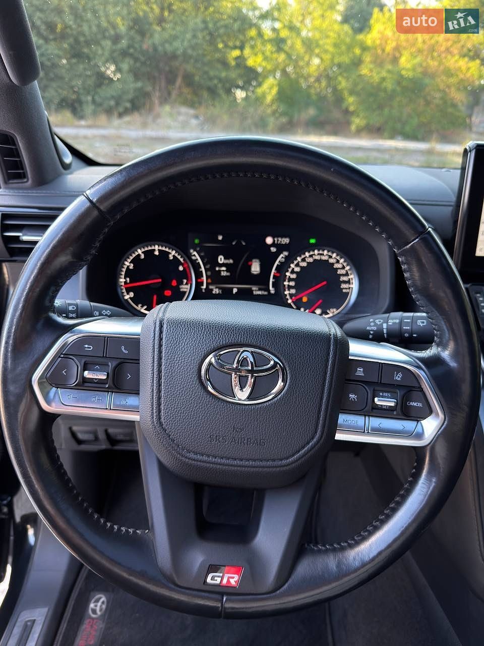 Toyota Land Cruiser 2023 VIN JTMABABJ104069296 фото оголошення 3 з 17