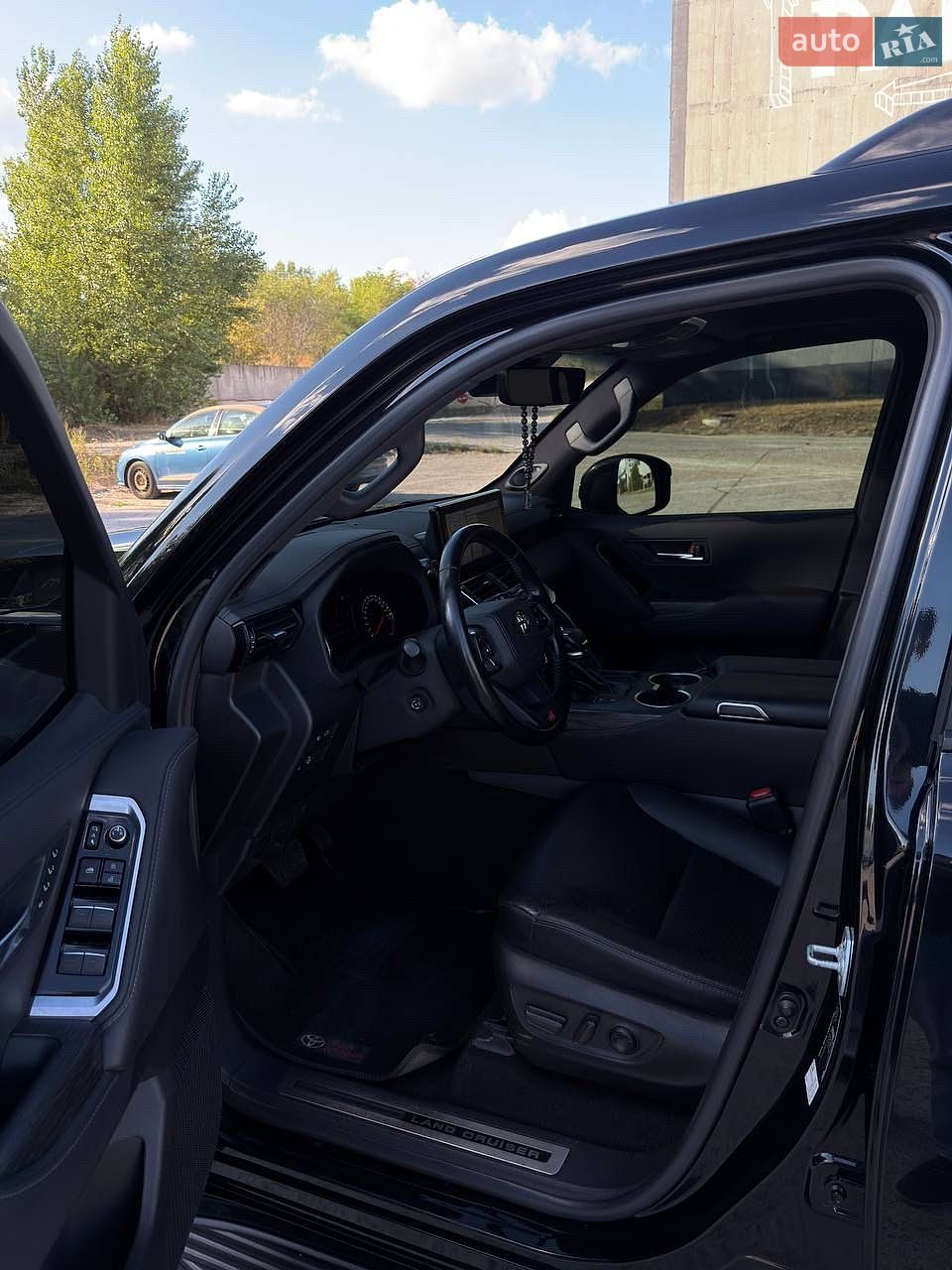 Toyota Land Cruiser 2023 VIN JTMABABJ104069296 фото оголошення 9 з 17
