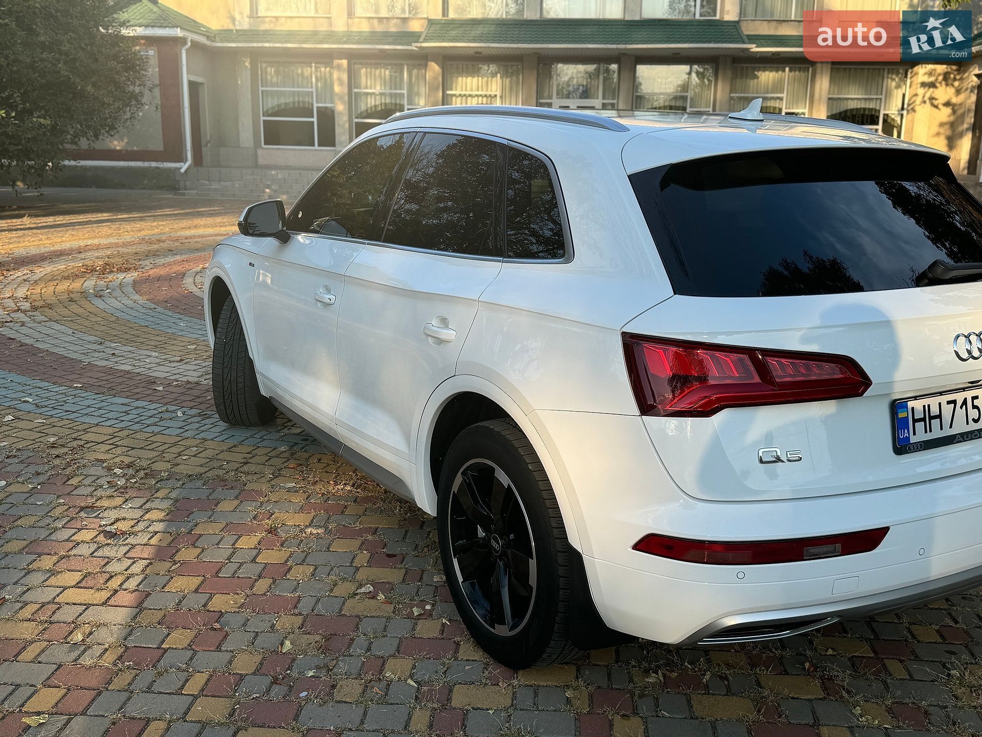 Audi Q5 2019 VIN WA1BNAFY7K2079343 фото оголошення 8 з 41
