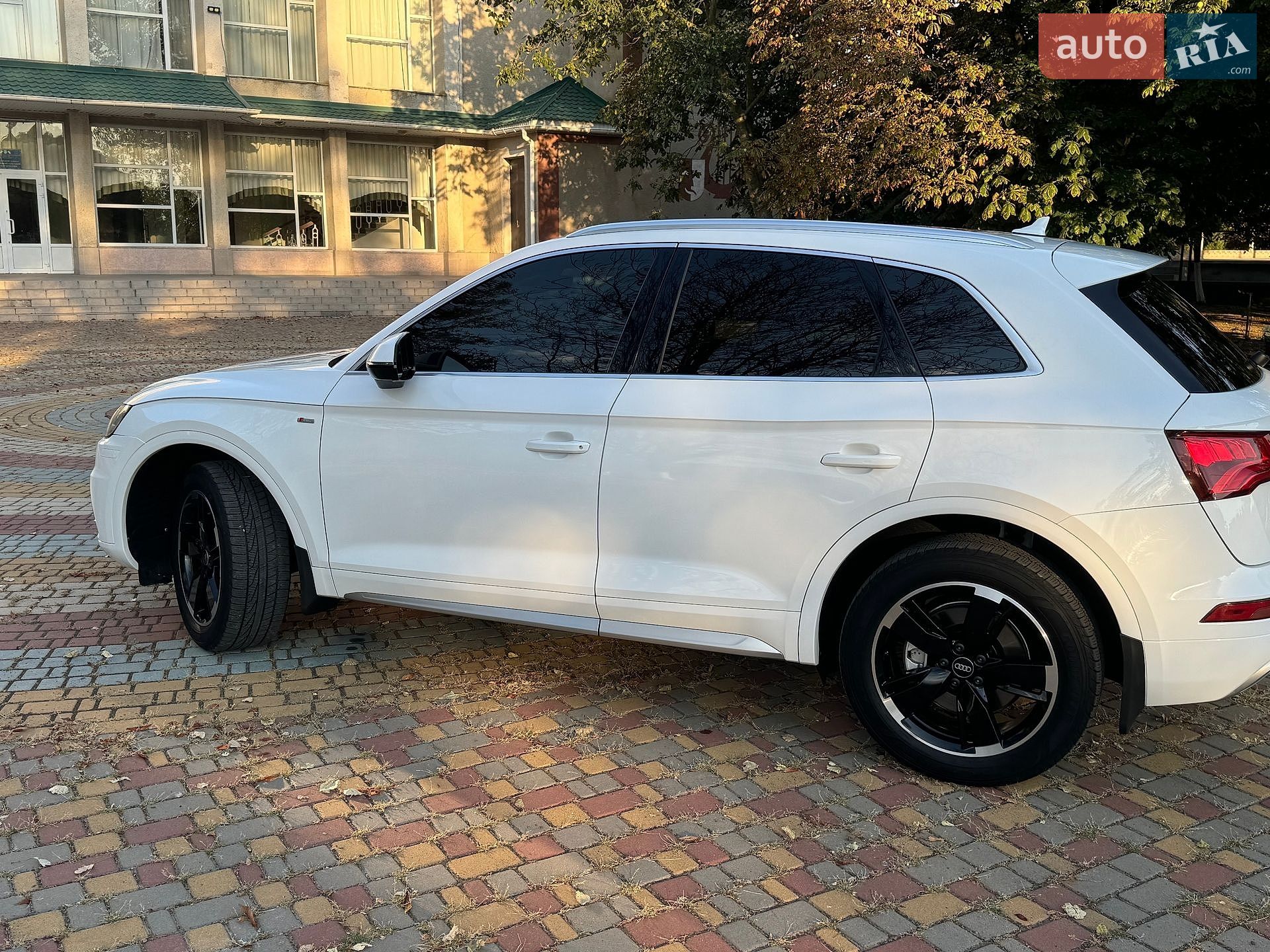 Audi Q5 2019 VIN WA1BNAFY7K2079343 фото оголошення 7 з 41