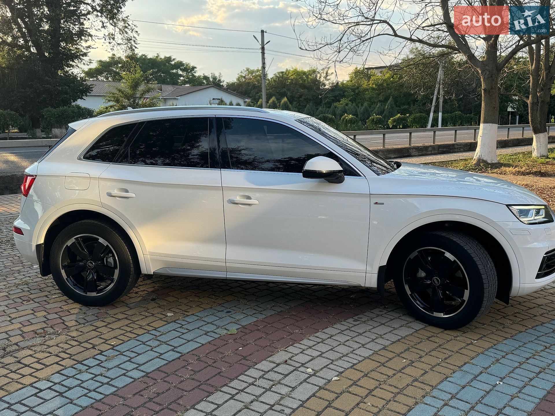 Audi Q5 2019 VIN WA1BNAFY7K2079343 фото оголошення 15 з 41