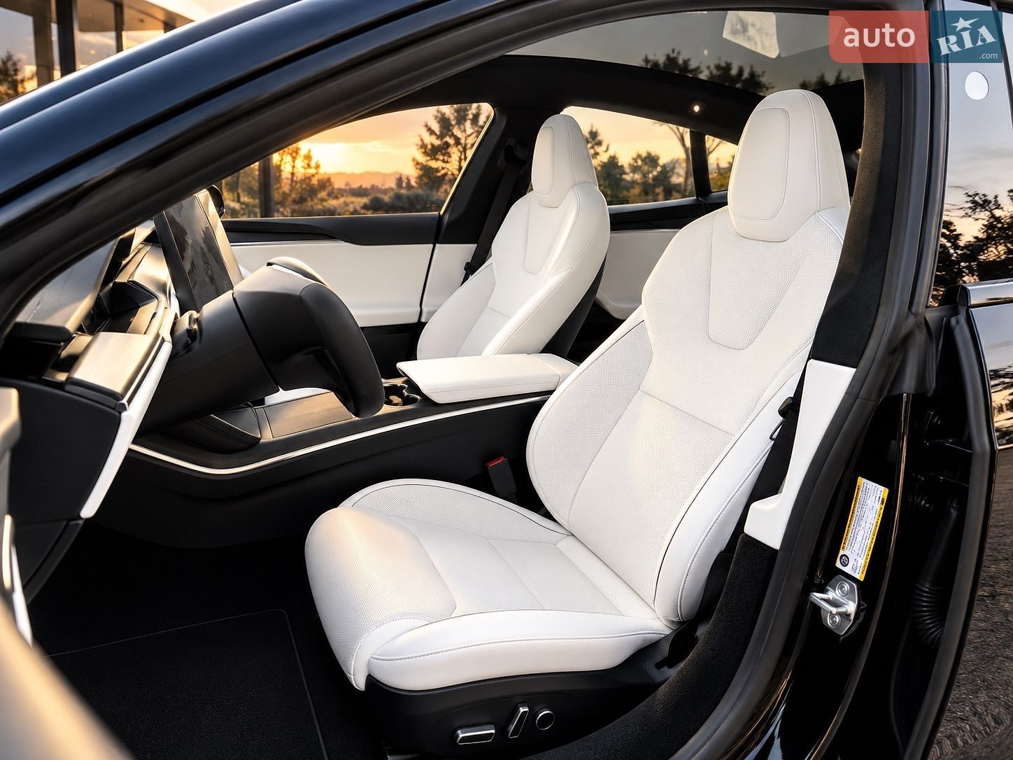 Tesla Model S 2024 VIN 5YJSA1E69RF533097 фото оголошення 10 з 16