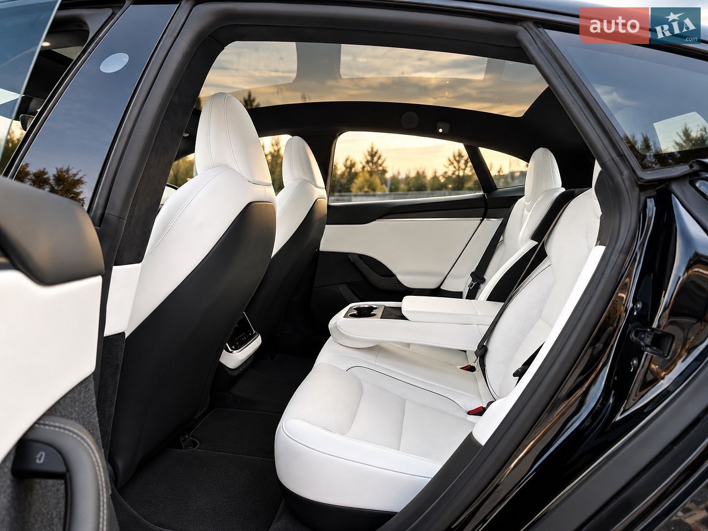 Tesla Model S 2024 VIN 5YJSA1E69RF533097 фото оголошення 11 з 16