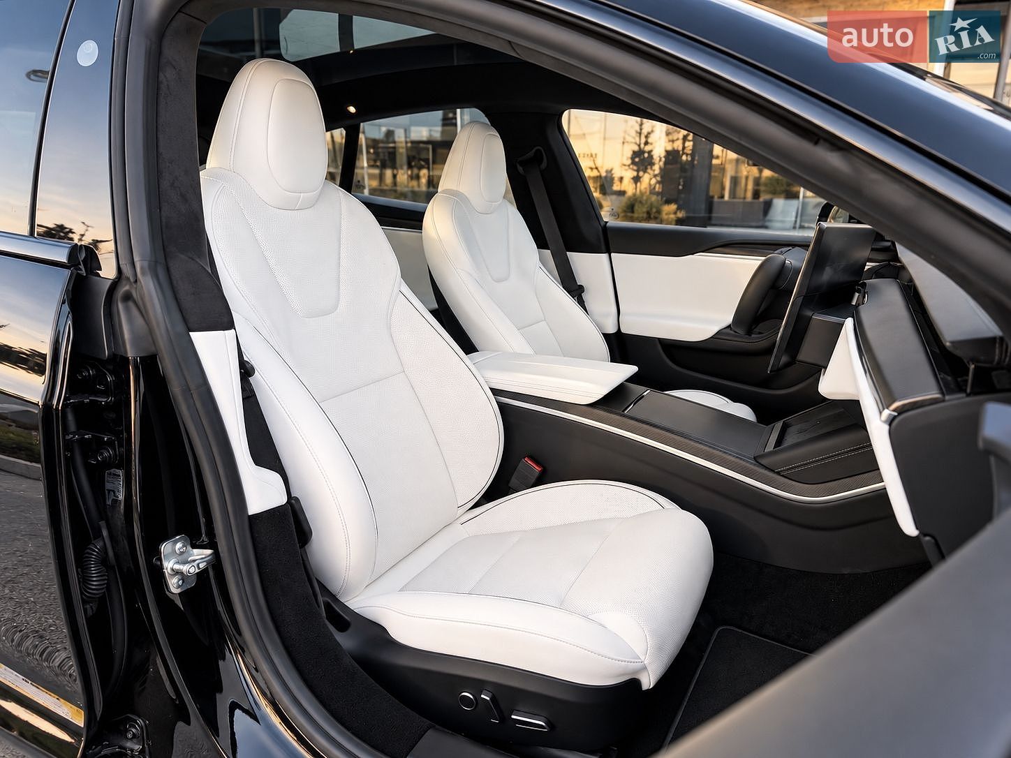 Tesla Model S 2024 VIN 5YJSA1E69RF533097 фото оголошення 12 з 16