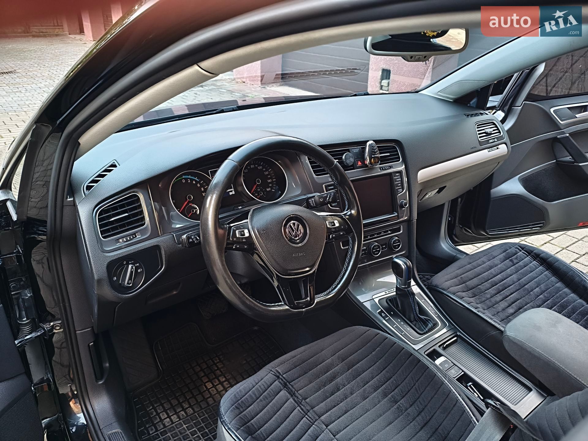 Volkswagen e-Golf 2014 VIN WVWZZZAUZFW900779 фото оголошення 14 з 18