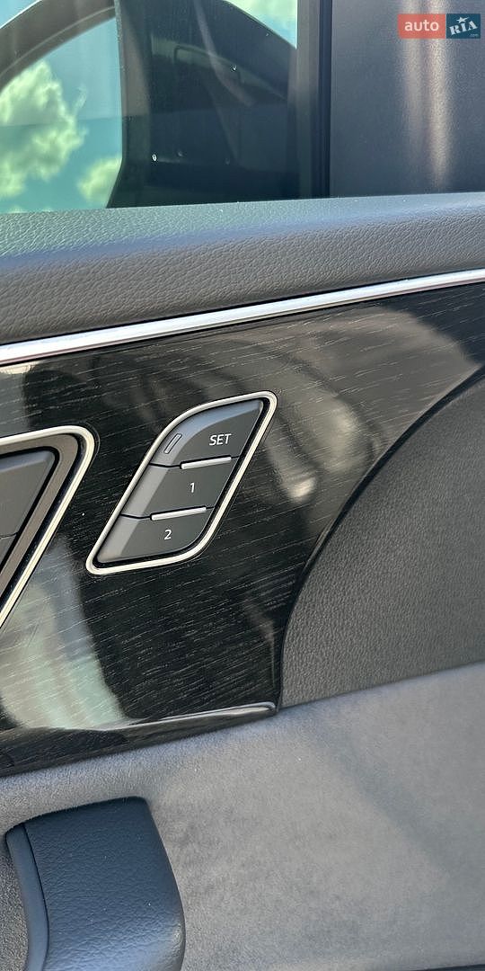 Audi Q8 2024 VIN WAUZZZF12RD015670 фото оголошення 17 з 25