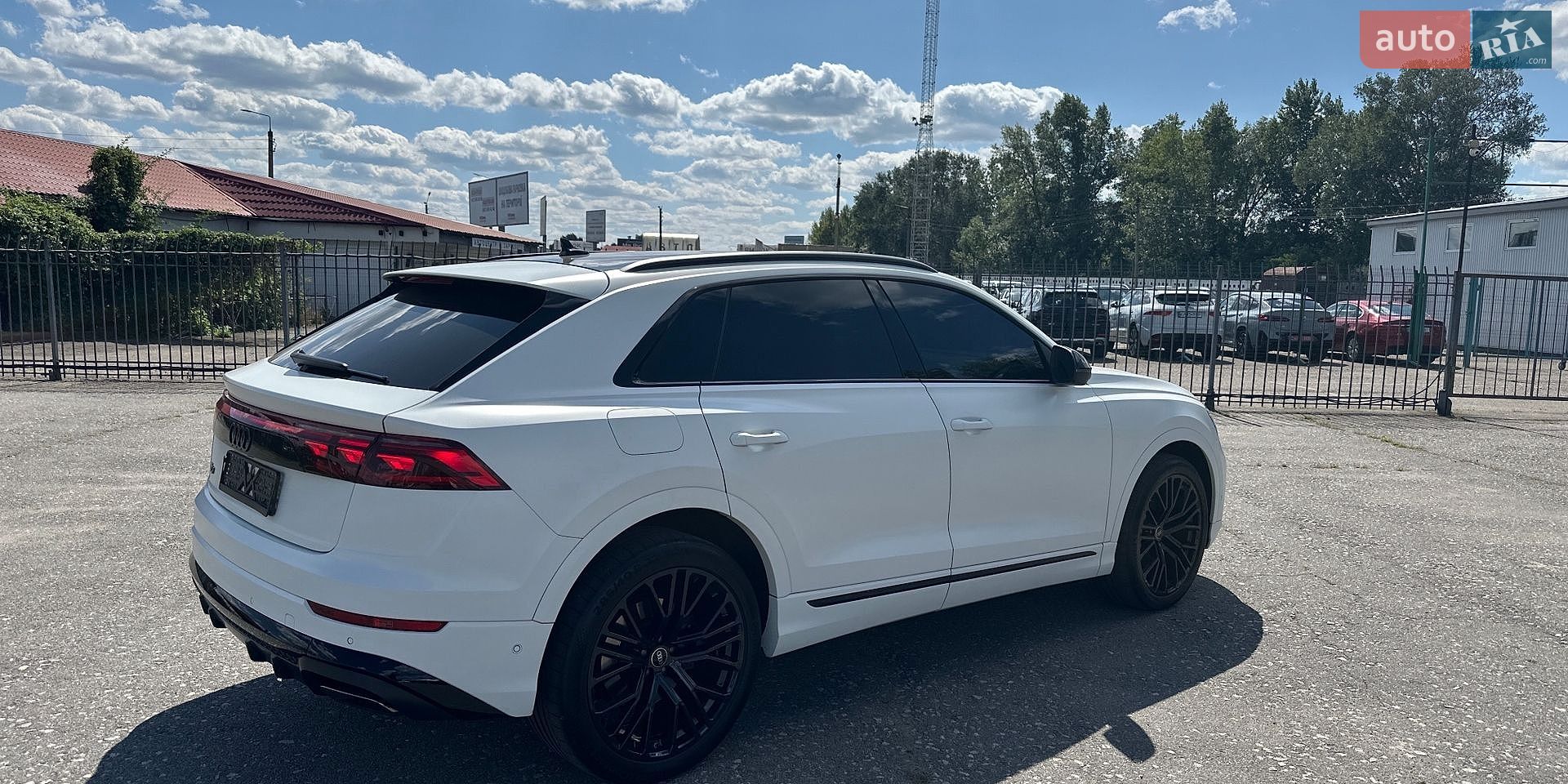 Audi Q8 2024 VIN WAUZZZF12RD015670 фото оголошення 10 з 25