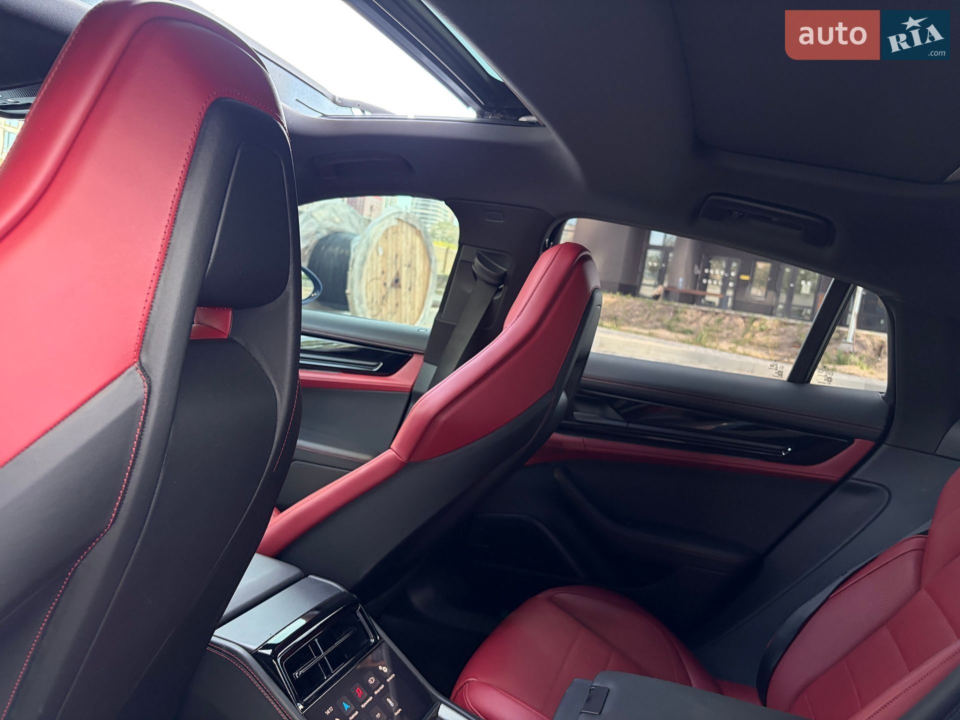 Porsche Panamera 2024 VIN WP0ZZZYAZSL045194 фото оголошення 30 з 135