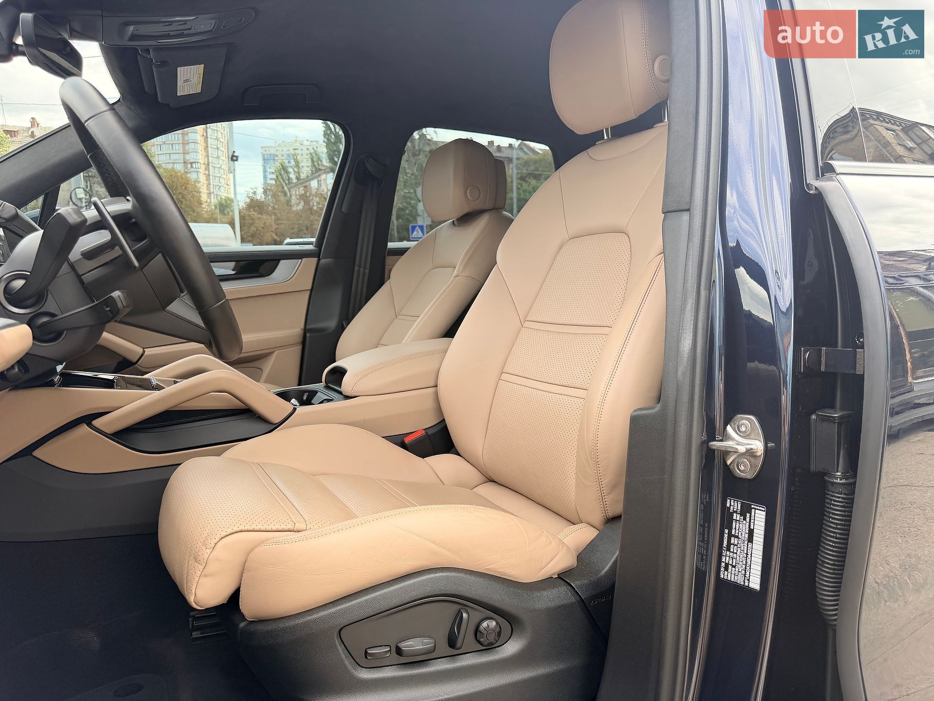 Porsche Cayenne 2024 VIN WP1AM2AY6RDA48230 фото оголошення 20 з 40