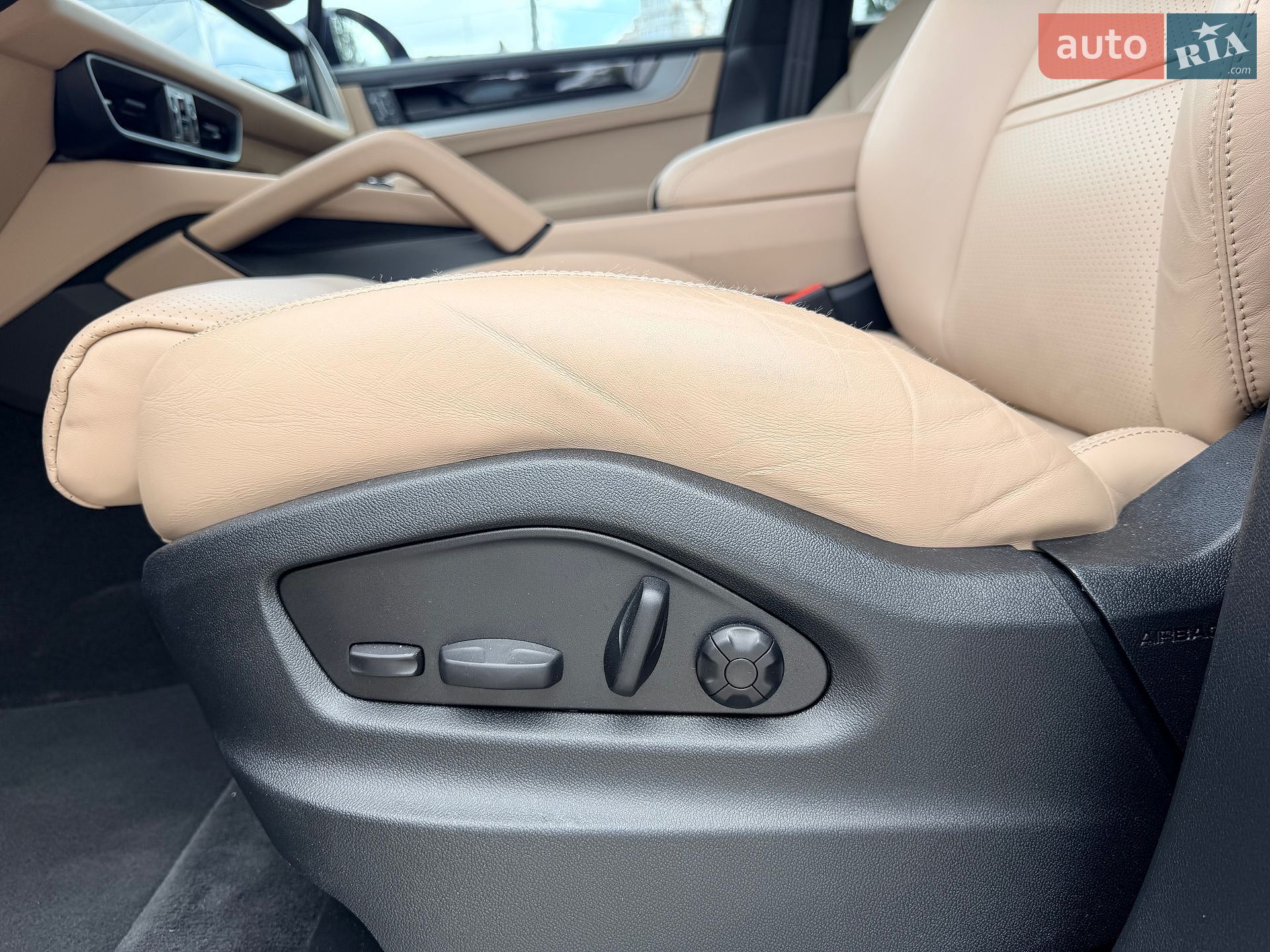 Porsche Cayenne 2024 VIN WP1AM2AY6RDA48230 фото оголошення 22 з 40