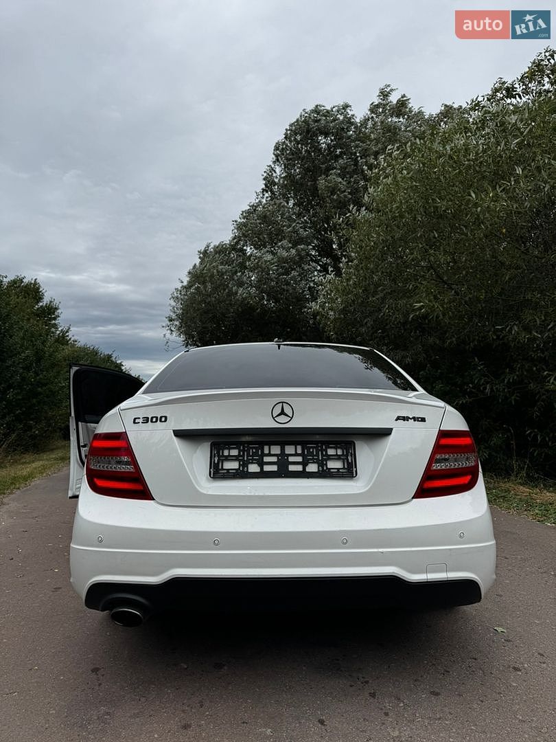 Mercedes-Benz C-Class 2012 VIN WDDGF4HB3DF972730 фото оголошення 5 з 47