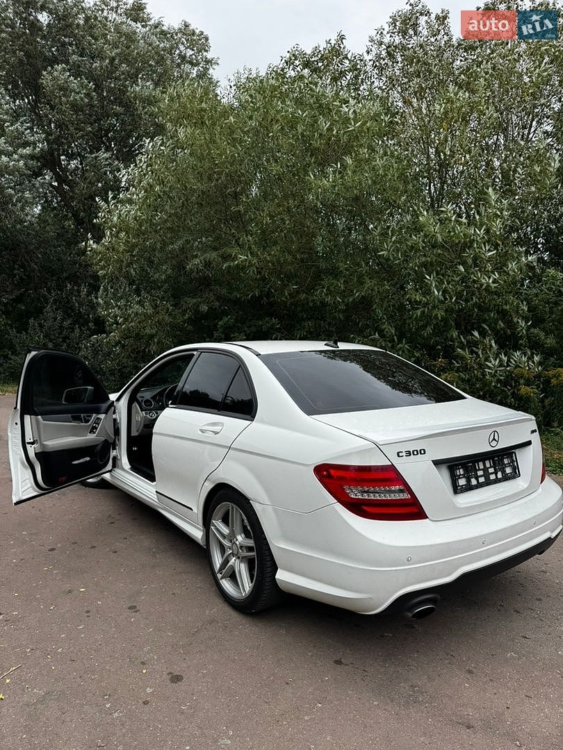 Mercedes-Benz C-Class 2012 VIN WDDGF4HB3DF972730 фото оголошення 6 з 47
